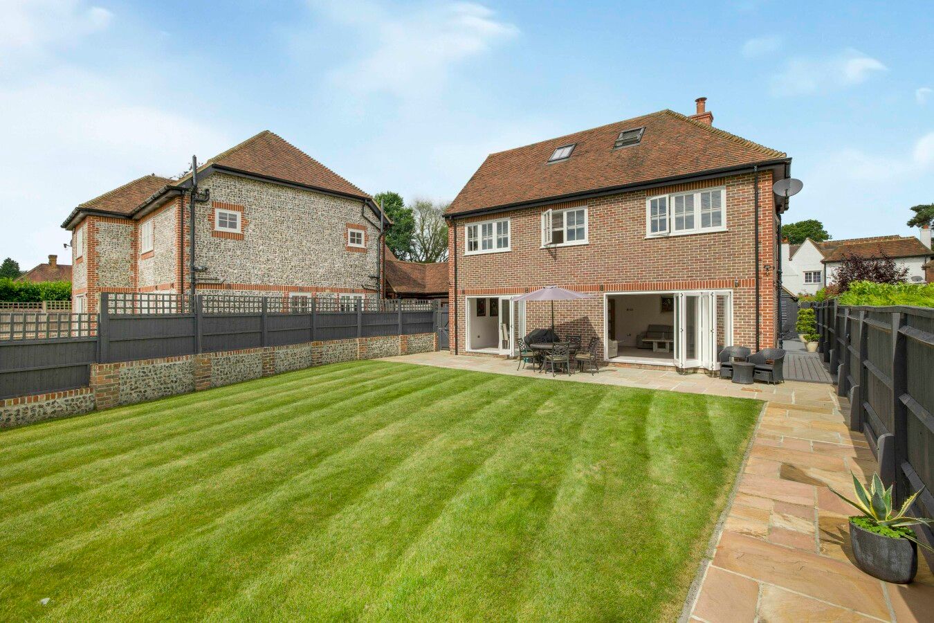 5 bedroom detached house SSTC in Kings Langley - Photograph 29