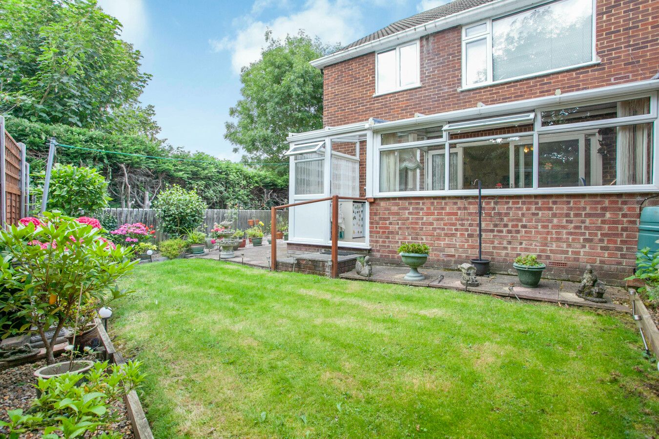 2 bedroom ground floor maisonette flat/apartment Sale Agreed in Potters Bar - Photograph 5