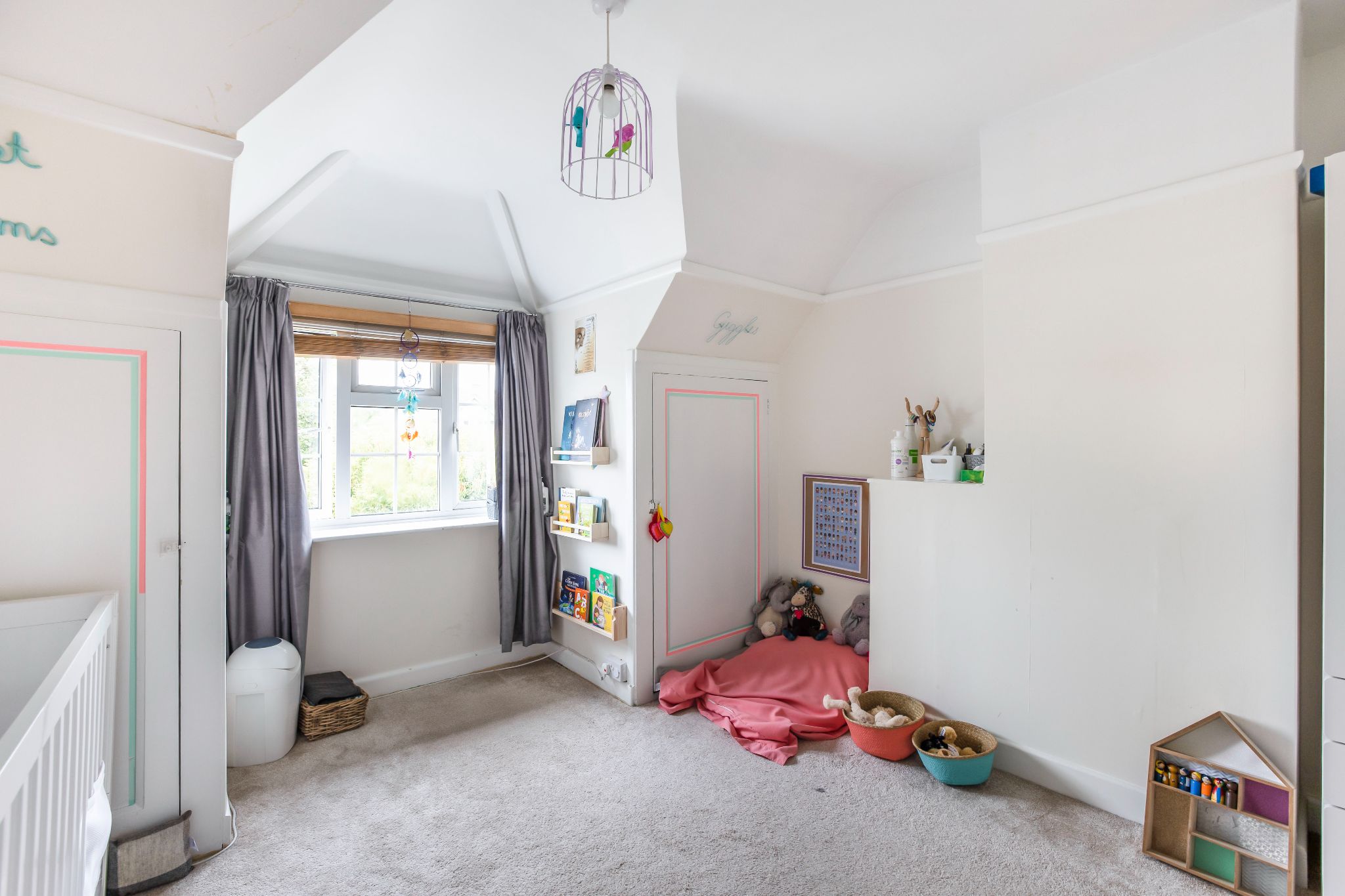 3 bedroom semi-detached house Sale Agreed in Potters Bar - Photograph 8