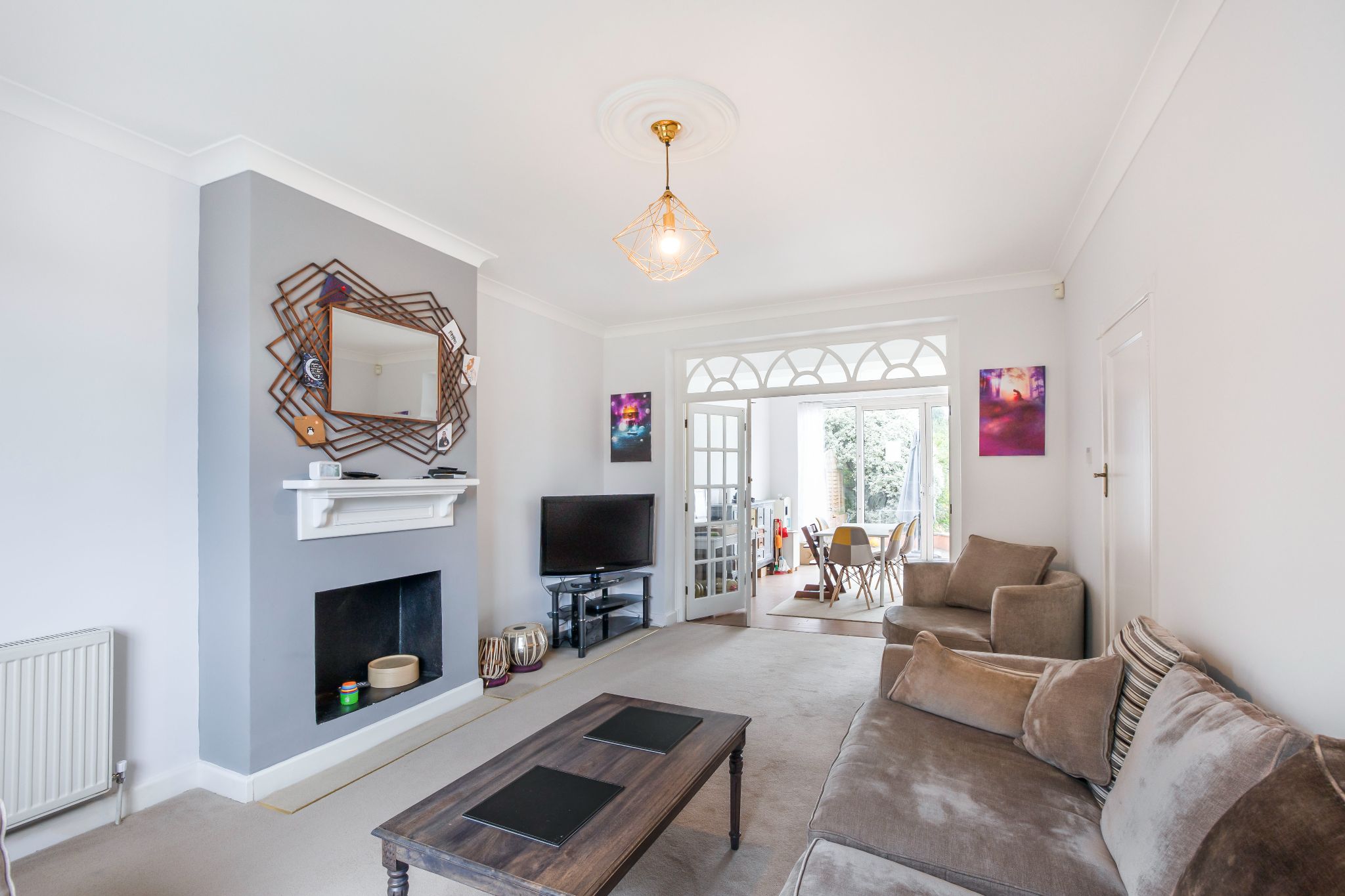 3 bedroom semi-detached house Sale Agreed in Potters Bar - Photograph 2
