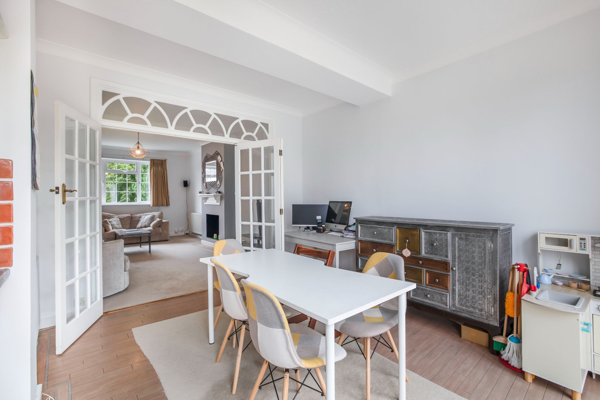 3 bedroom semi-detached house Sale Agreed in Potters Bar - Photograph 4