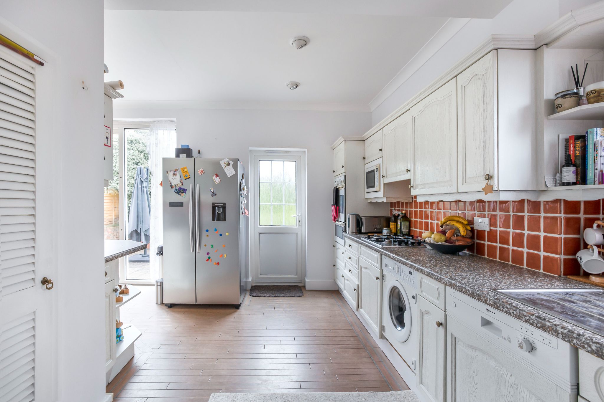 3 bedroom semi-detached house Sale Agreed in Potters Bar - Photograph 5