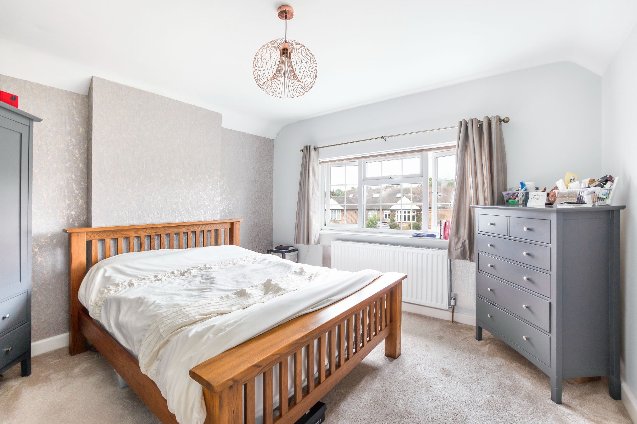 3 bedroom semi-detached house Sale Agreed in Potters Bar - Photograph 9