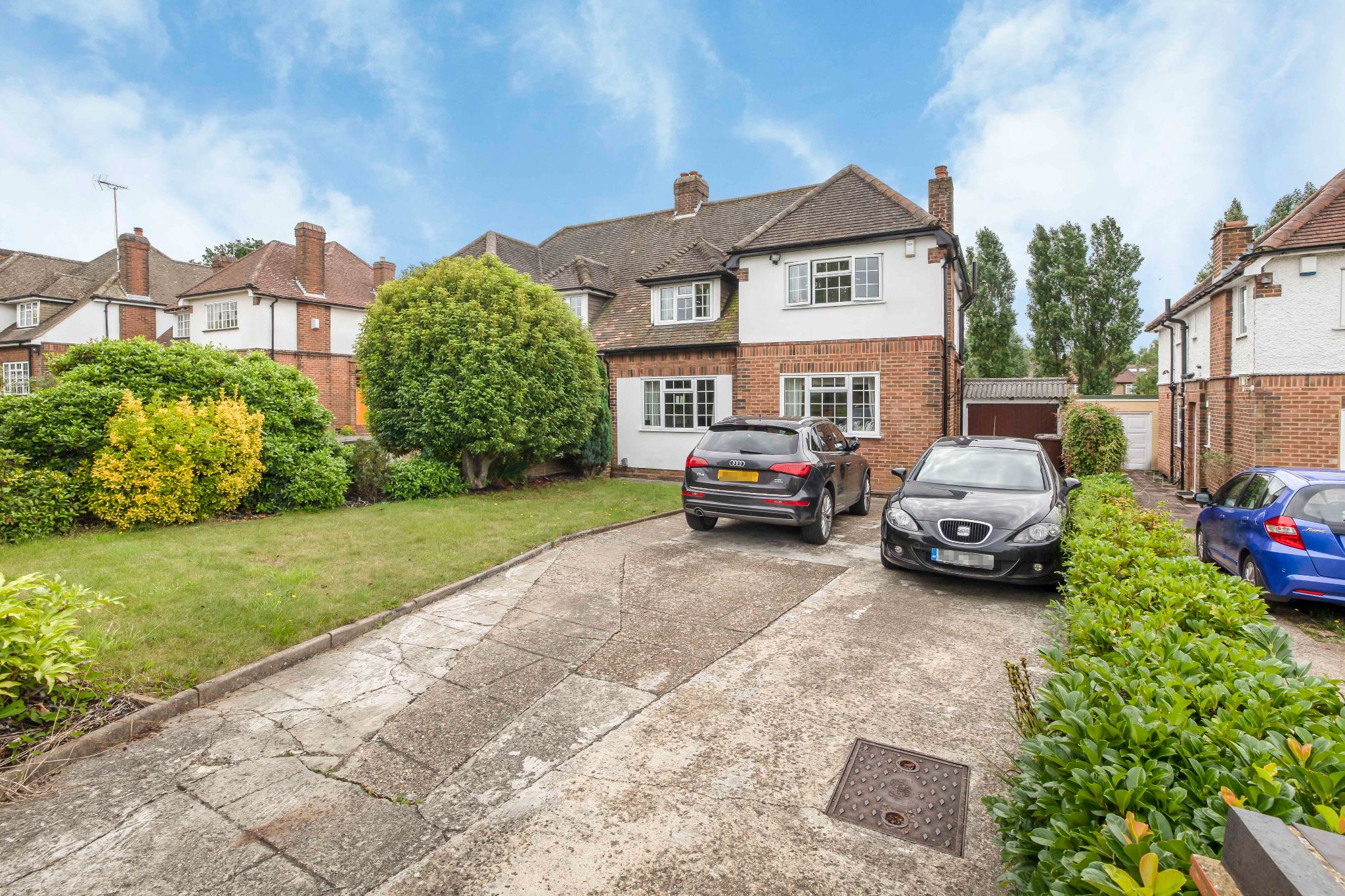 3 bedroom semi-detached house SSTC in Potters Bar - Photograph 13