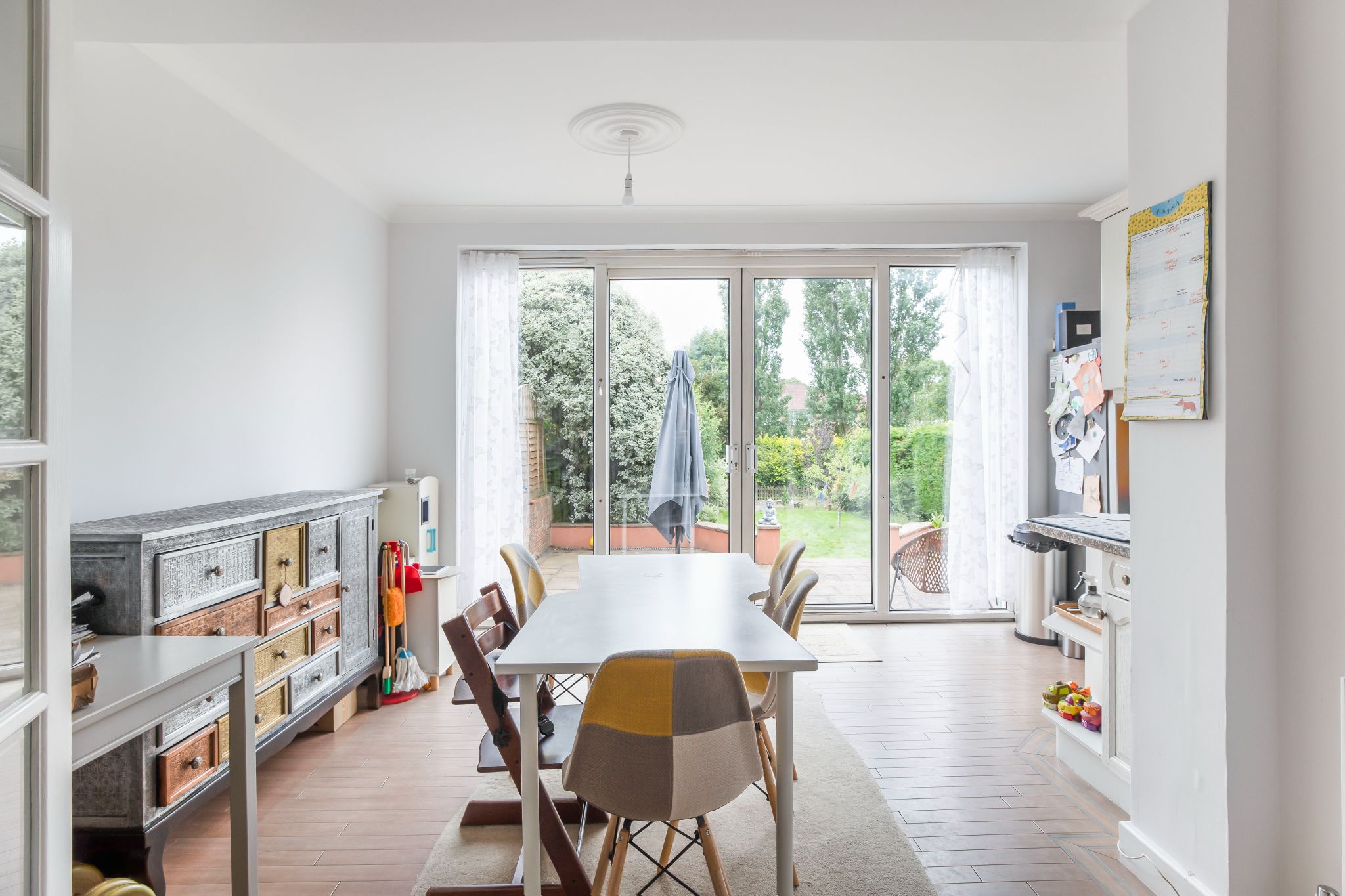 3 bedroom semi-detached house Sale Agreed in Potters Bar - Photograph 3