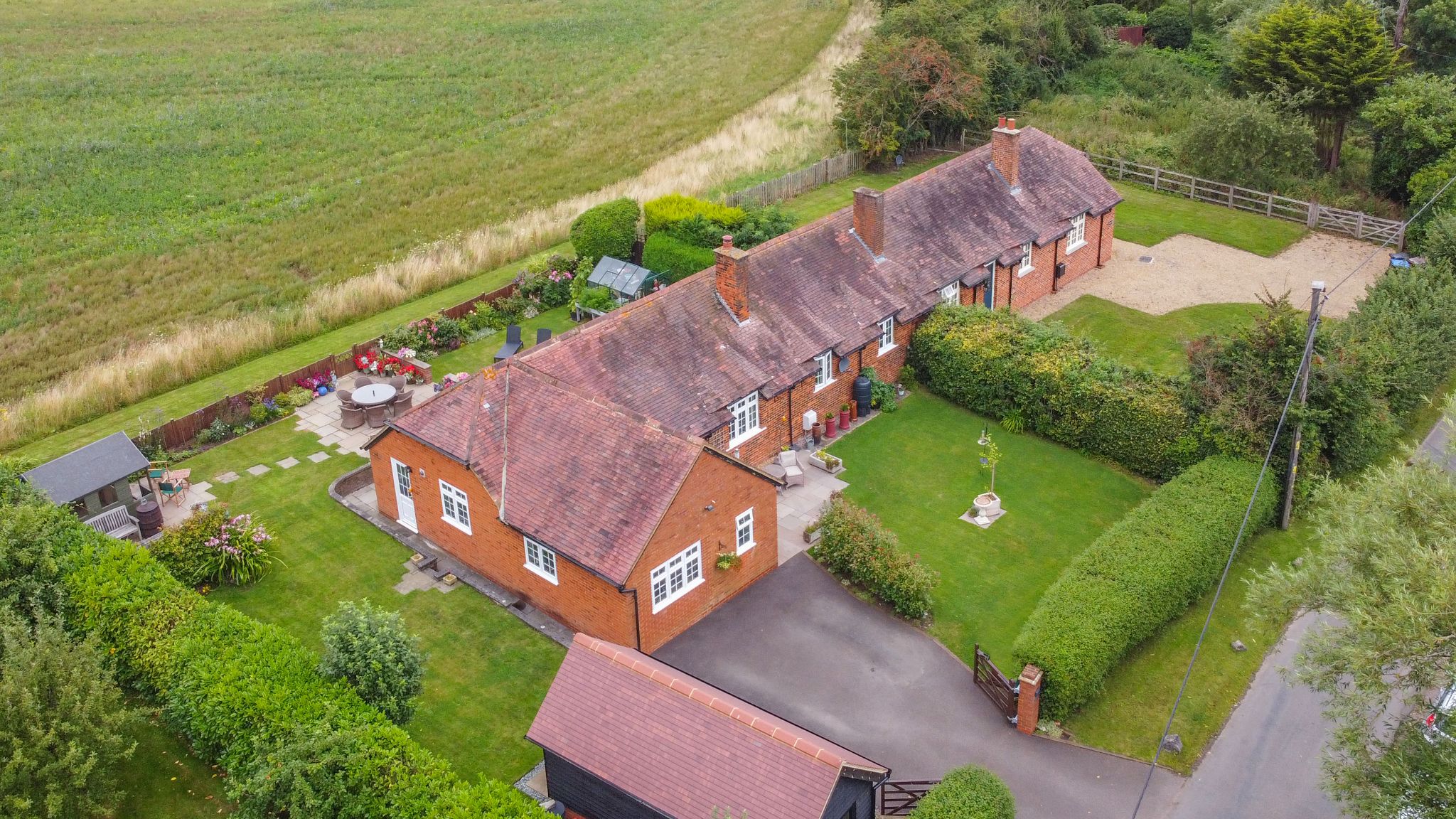 4 bedroom semi-detached bungalow Sale Agreed in Essendon - Photograph 15