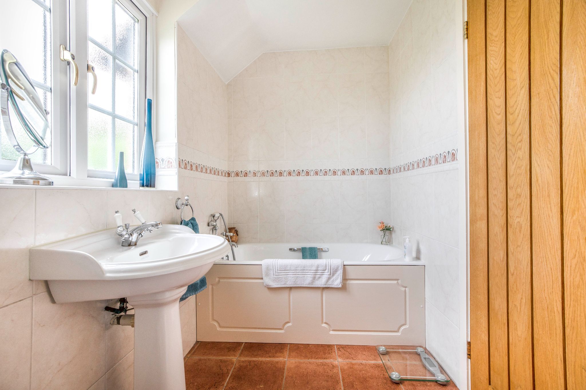 4 bedroom semi-detached bungalow Sale Agreed in Essendon - Photograph 26