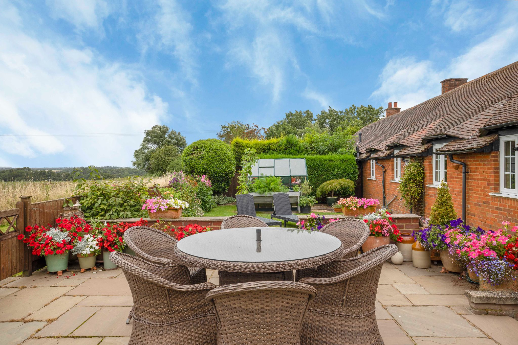 4 bedroom semi-detached bungalow Sale Agreed in Essendon - Photograph 7