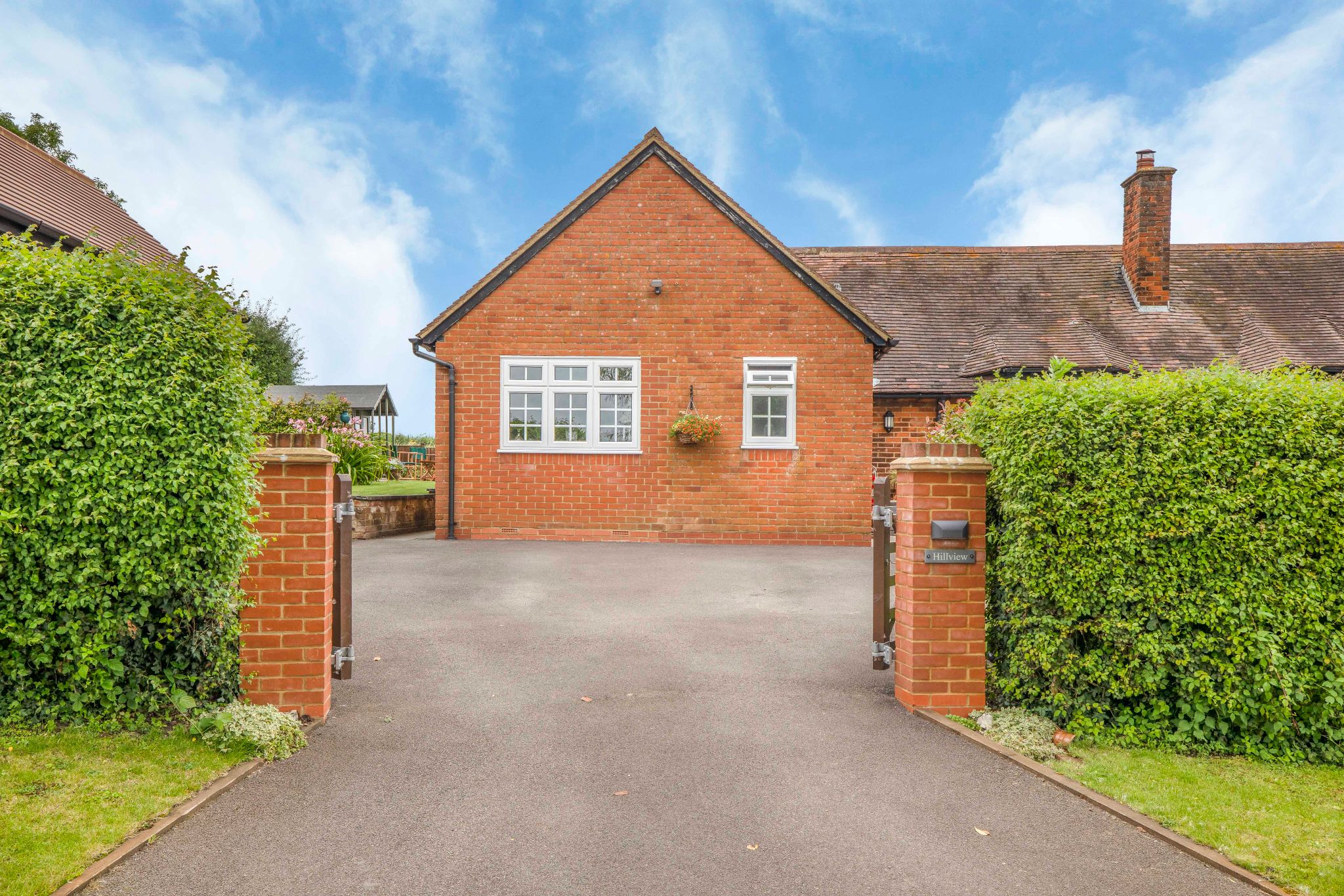 4 bedroom semi-detached bungalow Sale Agreed in Essendon - Photograph 34