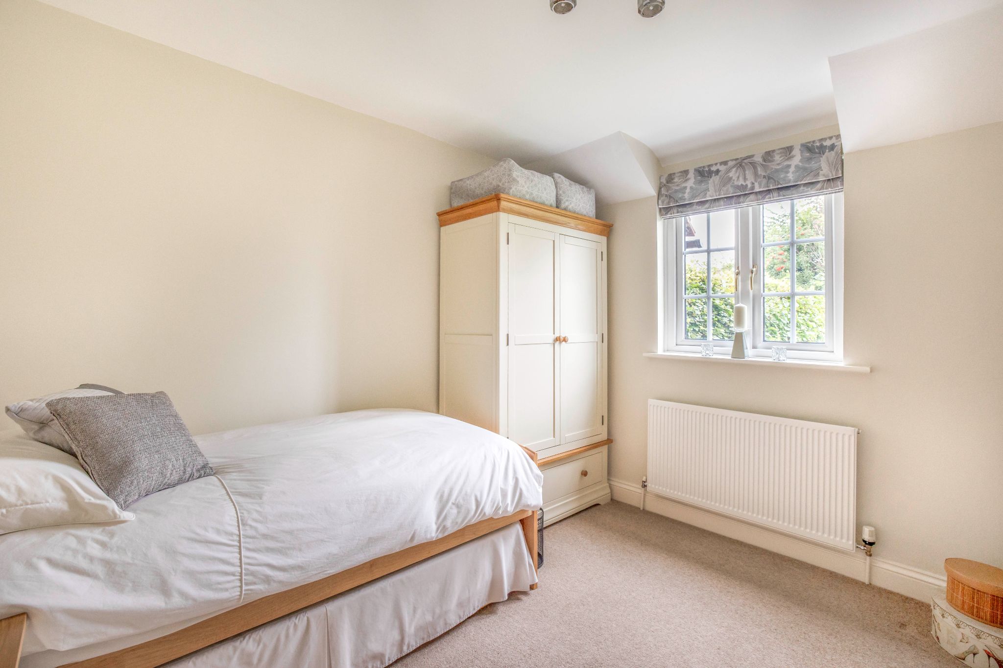 4 bedroom semi-detached bungalow Sale Agreed in Essendon - Photograph 25