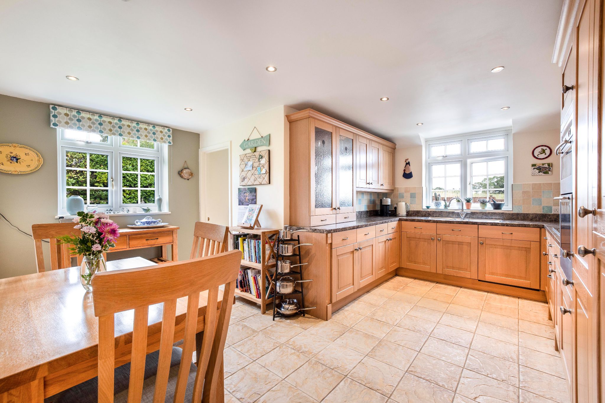 4 bedroom semi-detached bungalow Sale Agreed in Essendon - Photograph 20