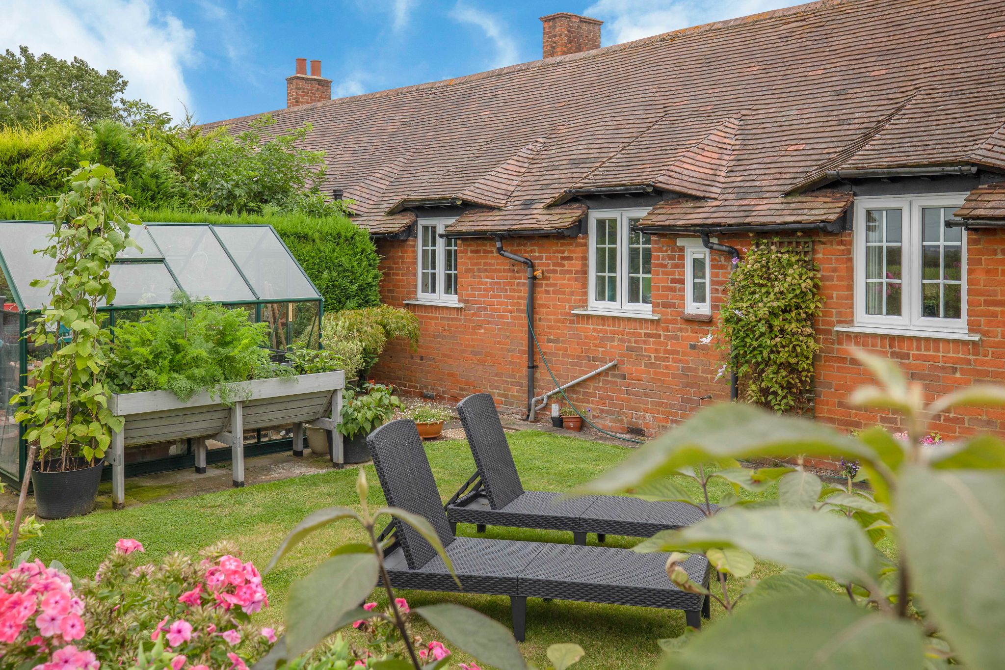 4 bedroom semi-detached bungalow Sale Agreed in Essendon - Photograph 12