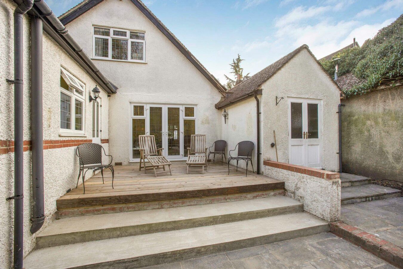 4 bedroom detached bungalow For Sale in Brookmans Park - Photograph 21