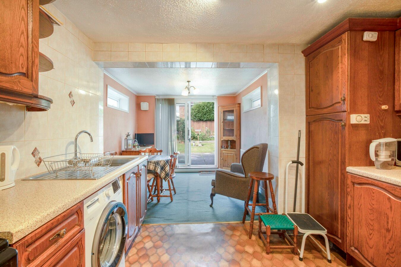 3 bedroom semi-detached house Sale Agreed in Potters Bar - Photograph 5