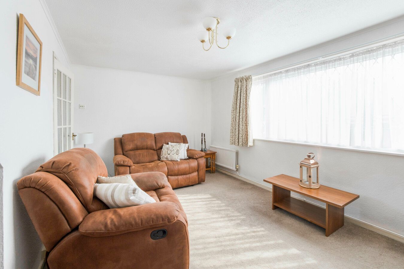 3 bedroom semi-detached house Sale Agreed in Potters Bar - Photograph 6