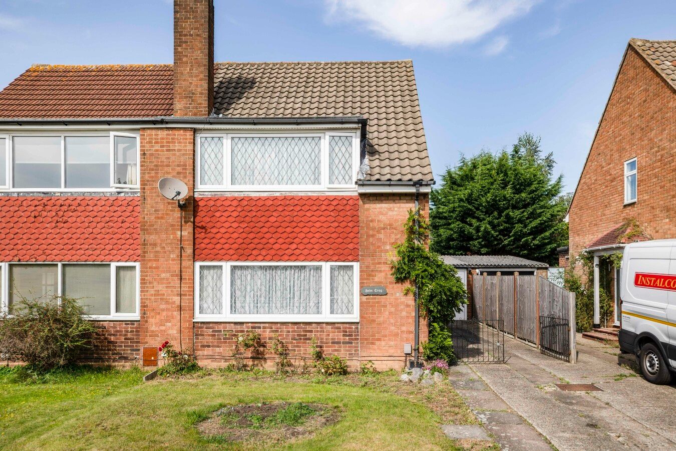 3 bedroom semi-detached house Sale Agreed in Potters Bar - Photograph 12