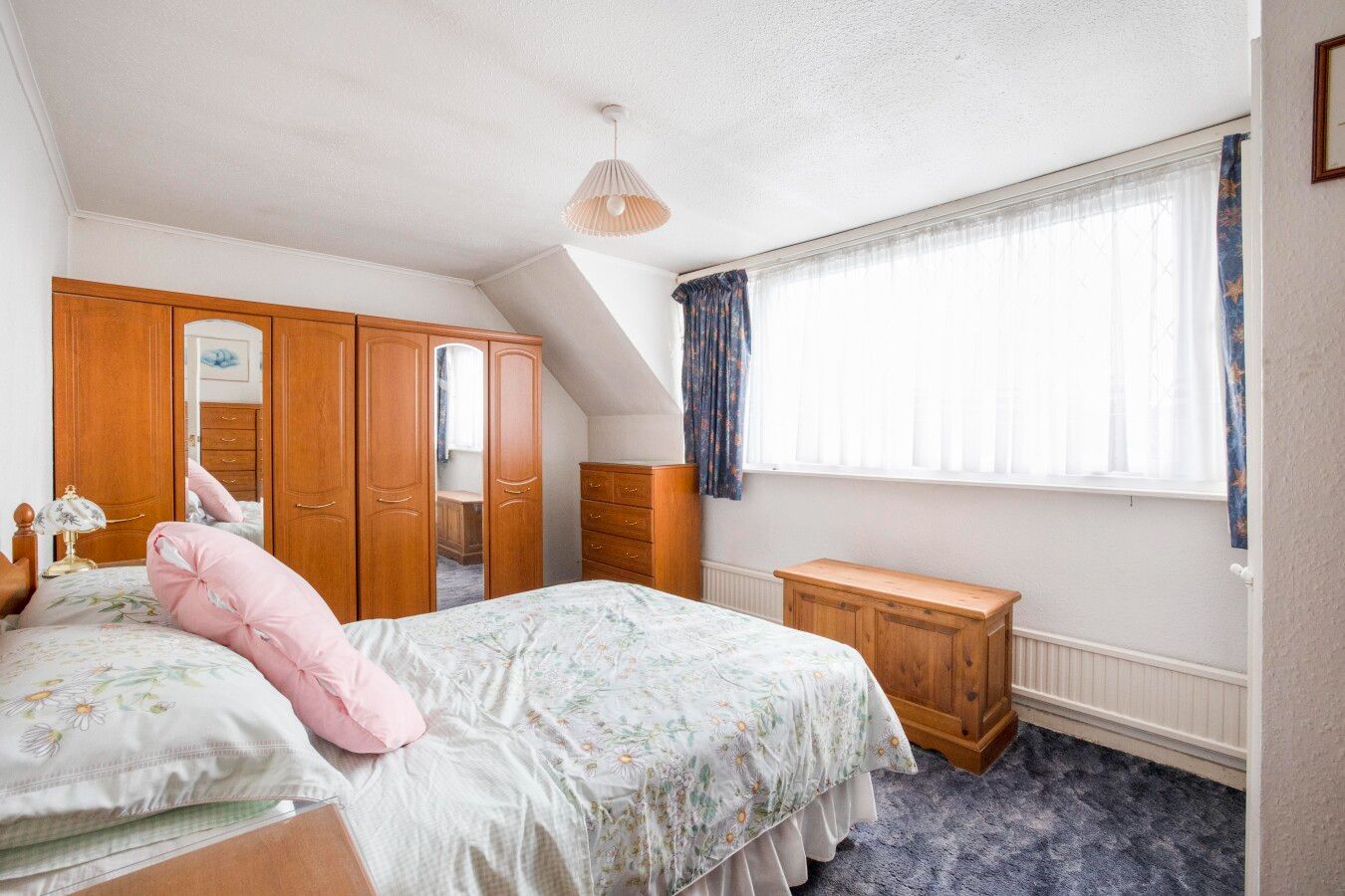 3 bedroom semi-detached house Sale Agreed in Potters Bar - Photograph 8