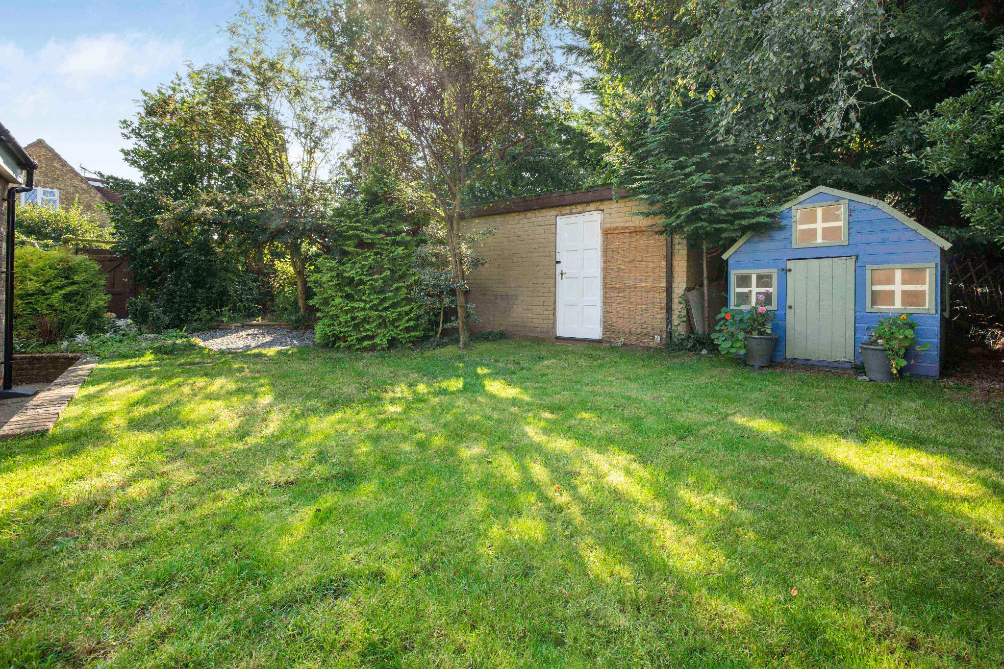 4 bedroom detached house Sale Agreed in Potters Bar - Photograph 20