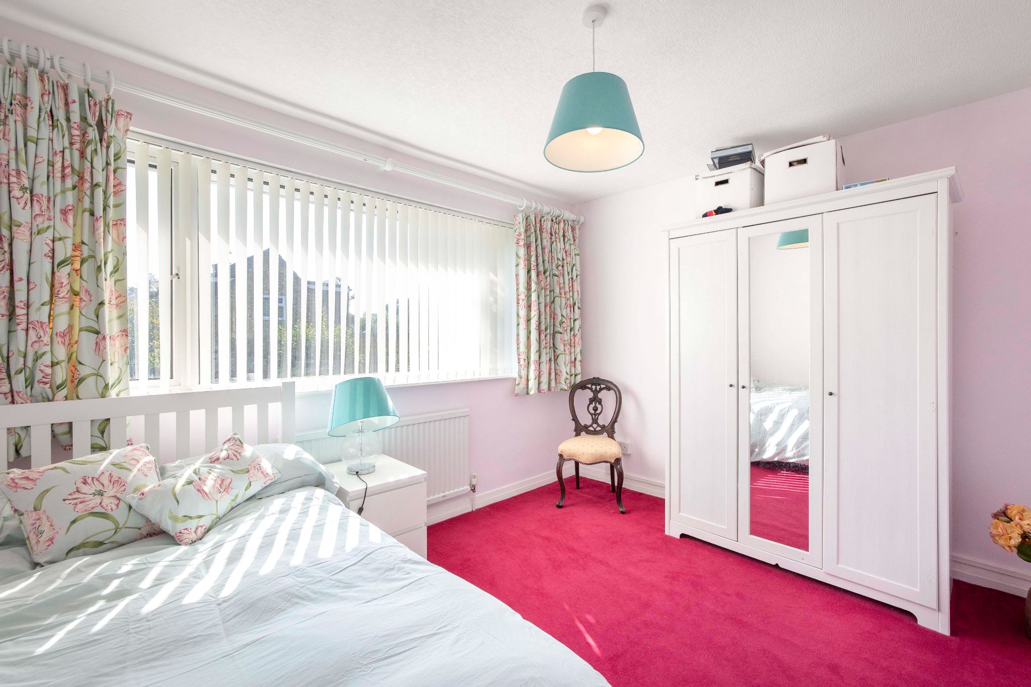 4 bedroom detached house Sale Agreed in Potters Bar - Photograph 7