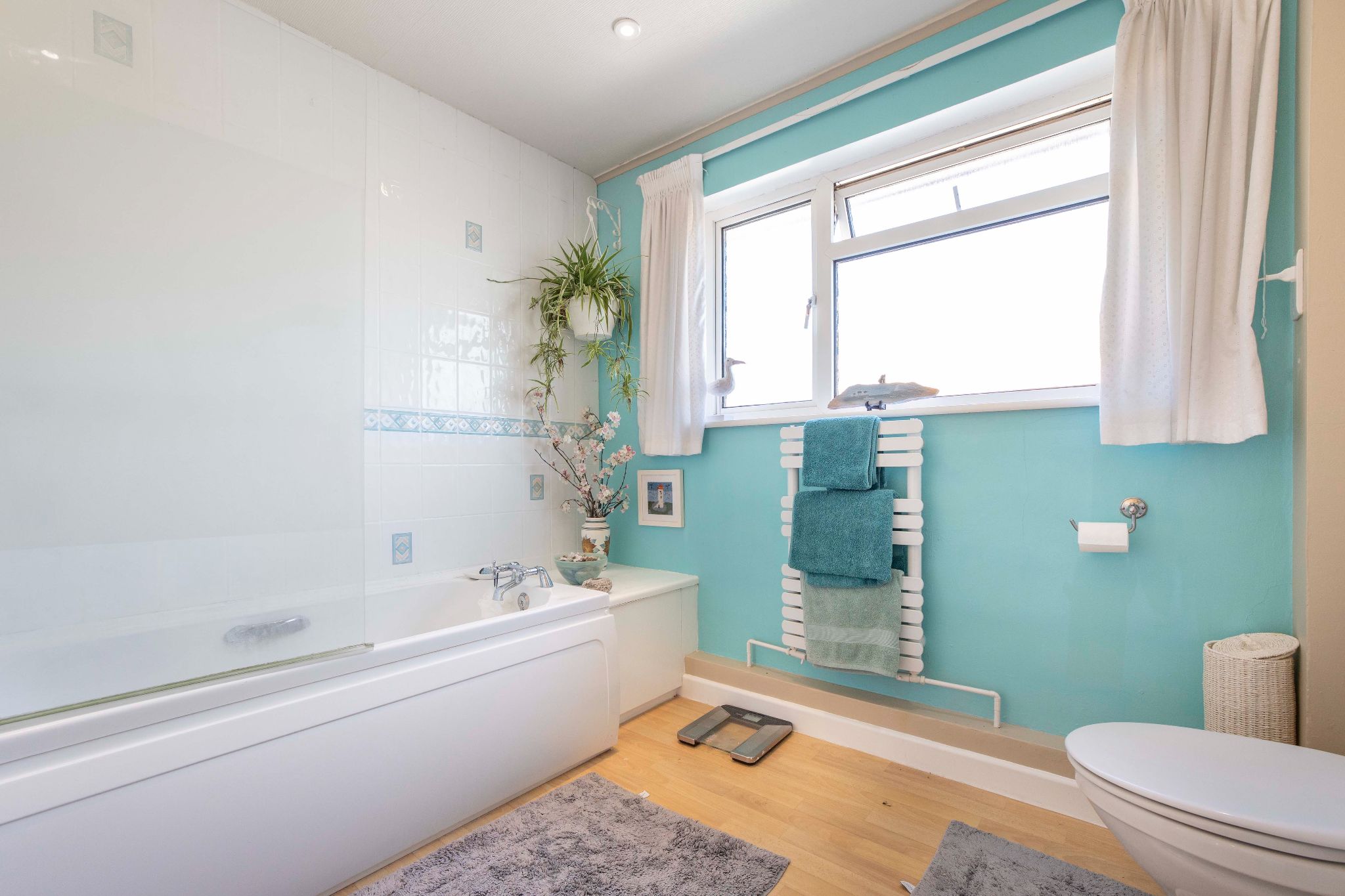 4 bedroom detached house Sale Agreed in Potters Bar - Photograph 11