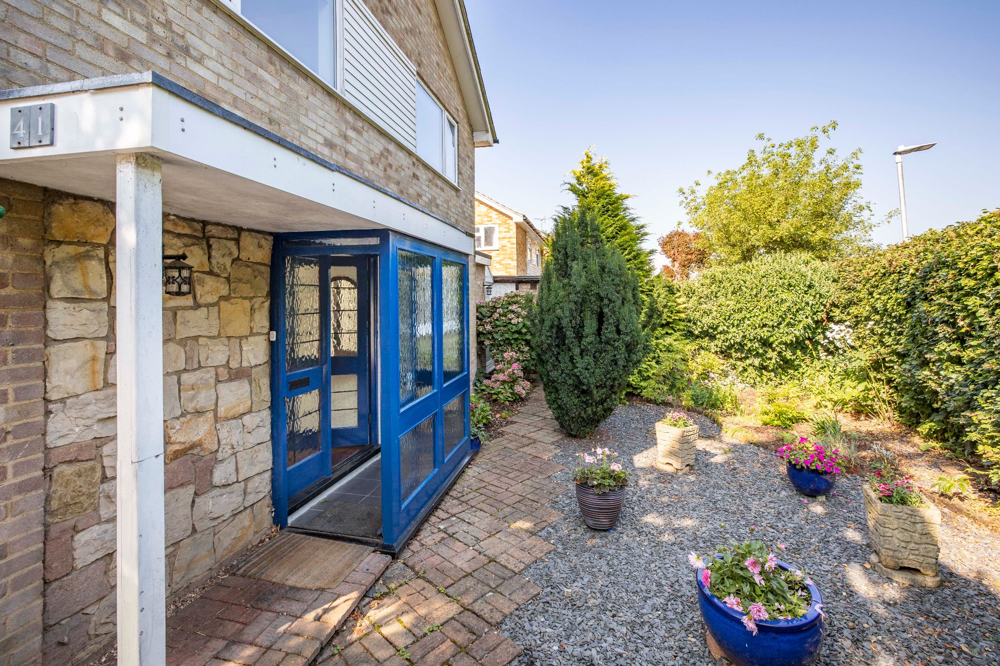 4 bedroom detached house Sale Agreed in Potters Bar - Photograph 5