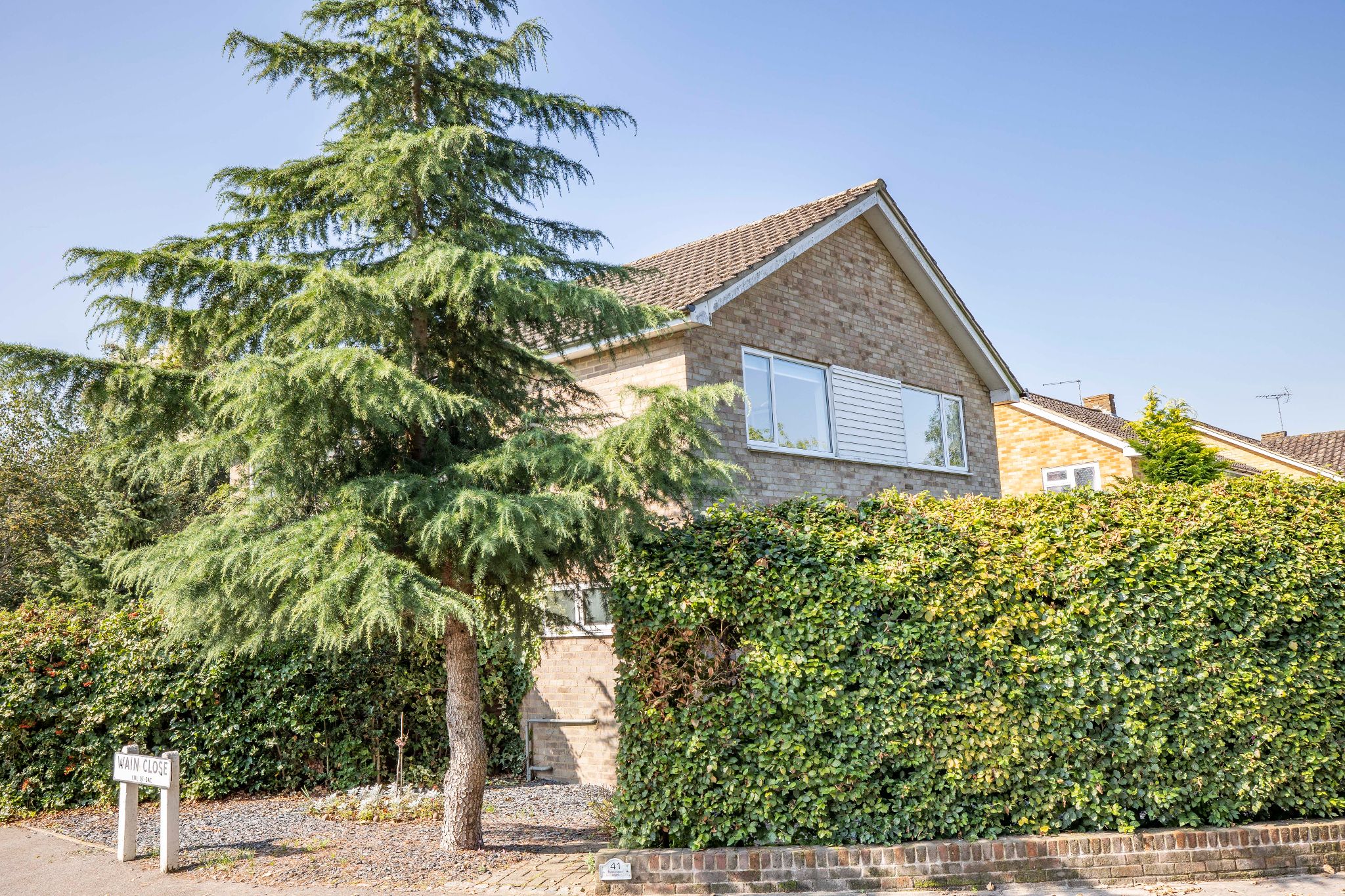 4 bedroom detached house Sale Agreed in Potters Bar - Photograph 6
