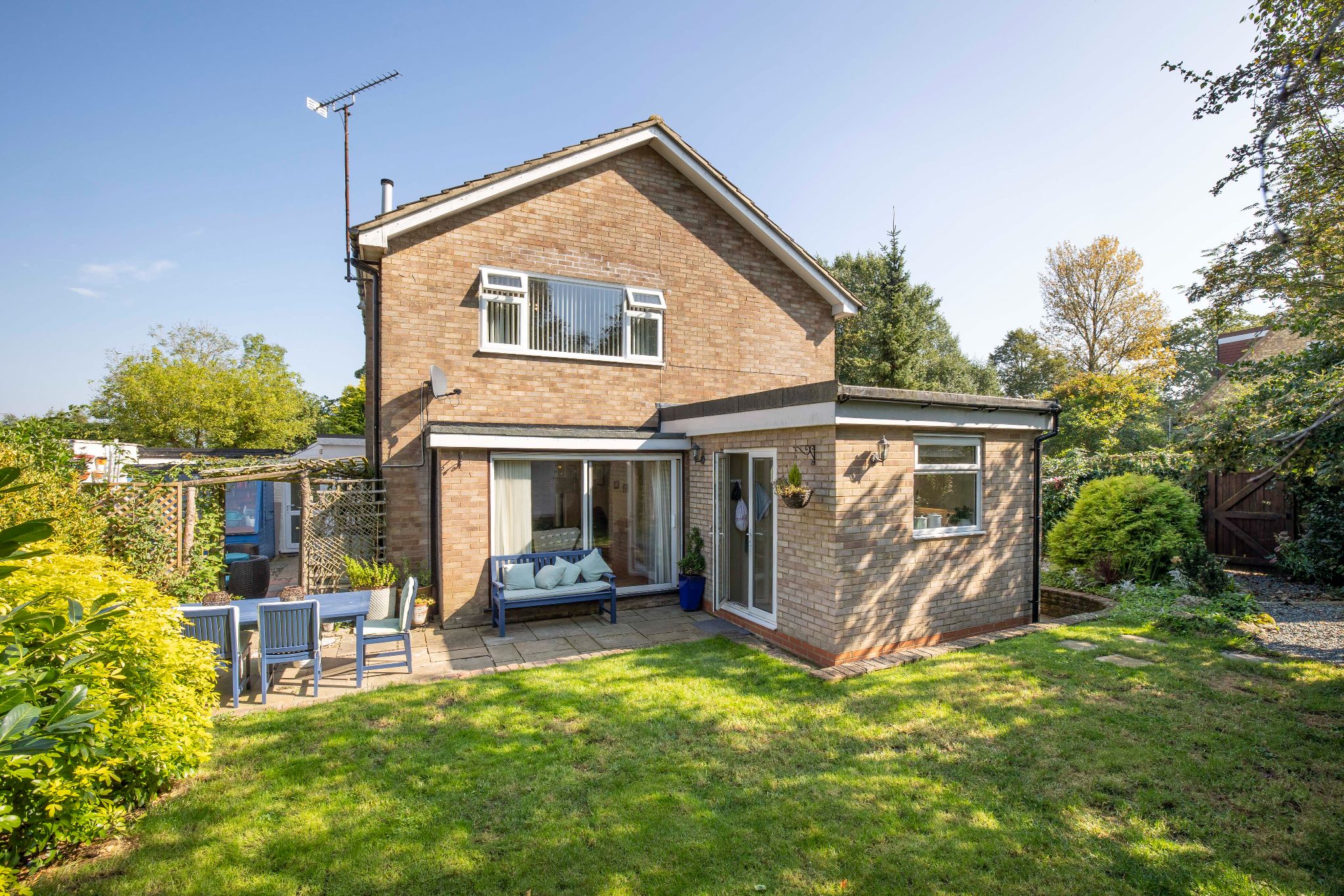 4 bedroom detached house Sale Agreed in Potters Bar - Photograph 21