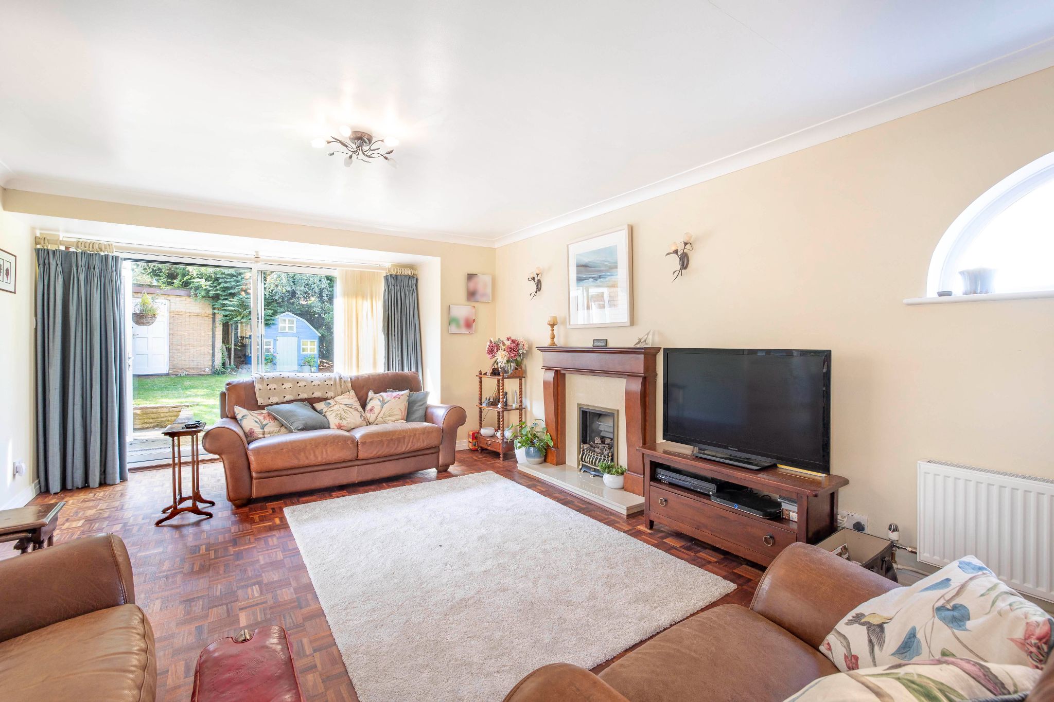 4 bedroom detached house For Sale in Potters Bar - Photograph 24
