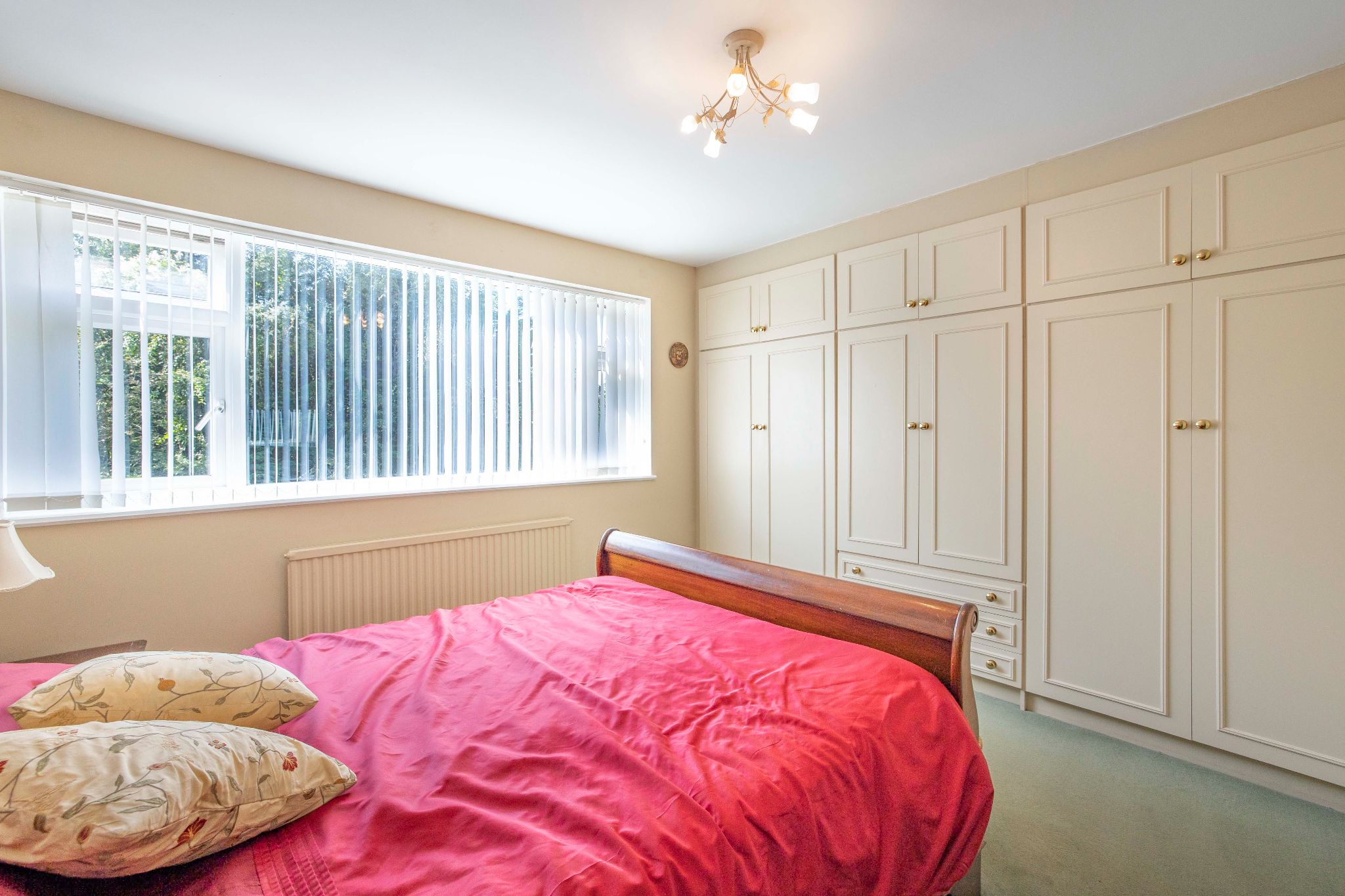 4 bedroom detached house Sale Agreed in Potters Bar - Photograph 8