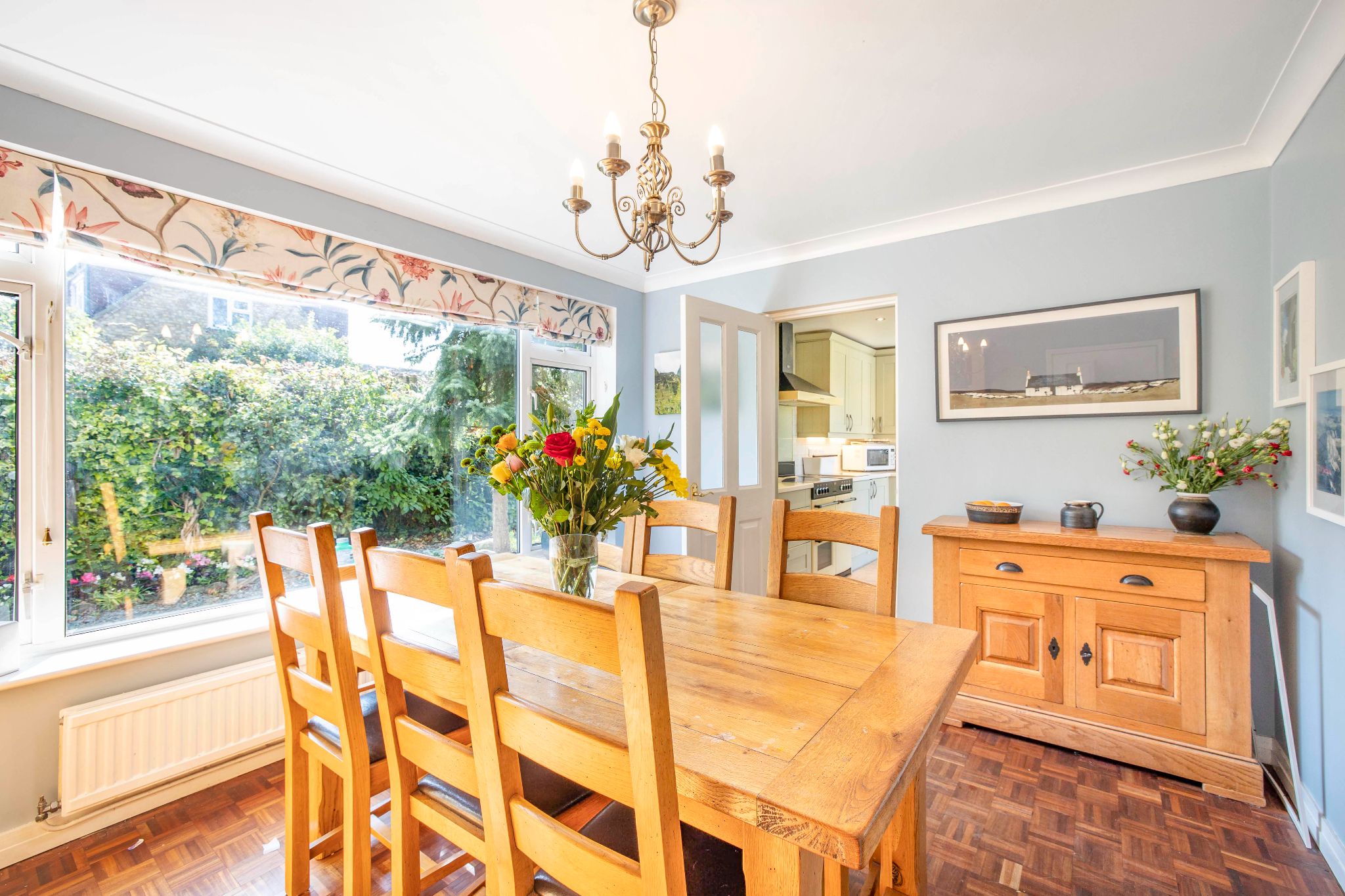 4 bedroom detached house Sale Agreed in Potters Bar - Photograph 2