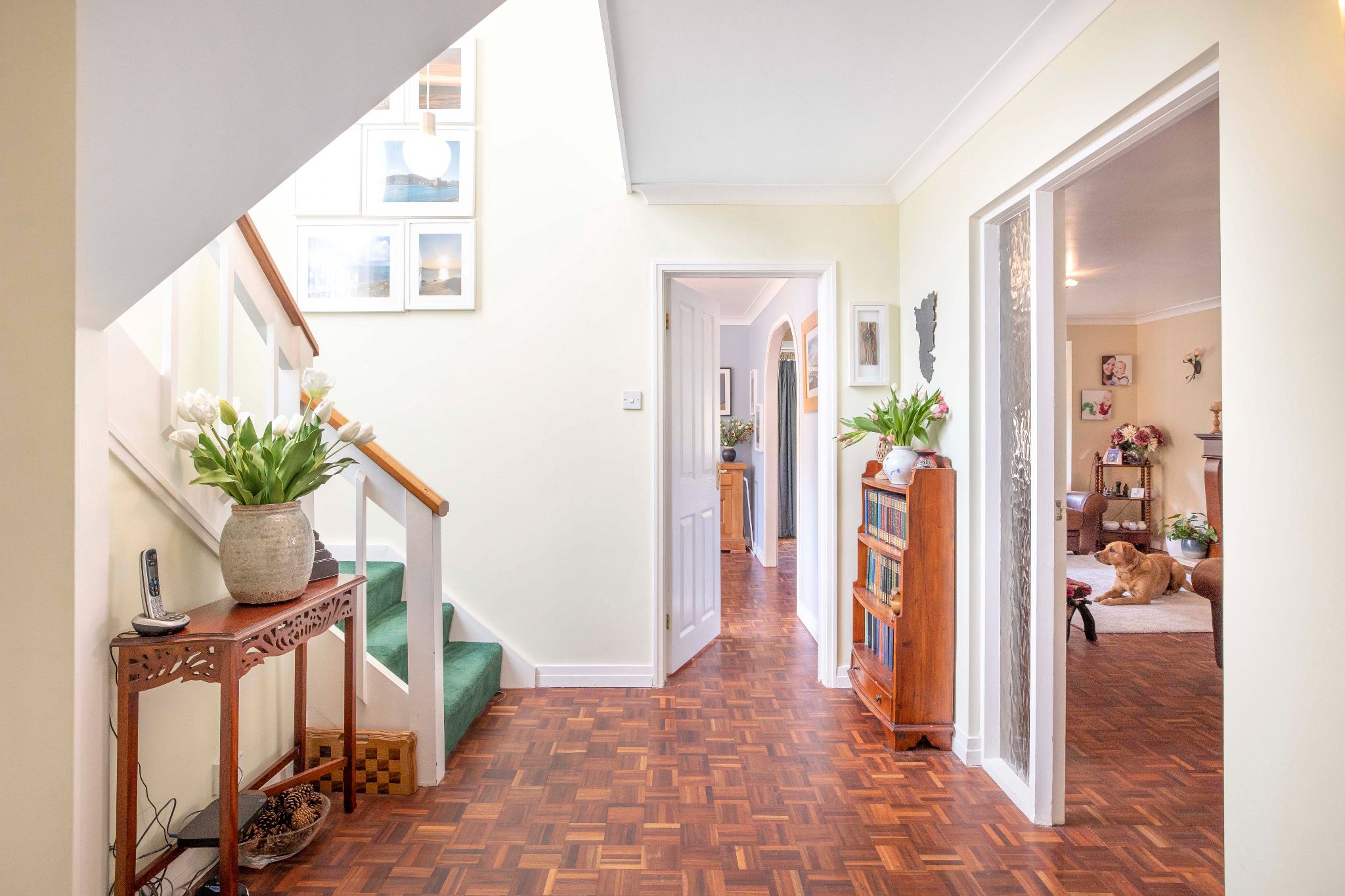 4 bedroom detached house Sale Agreed in Potters Bar - Photograph 16