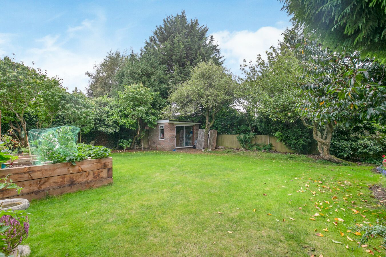 4 bedroom detached house SSTC in Potters Bar - Photograph 31
