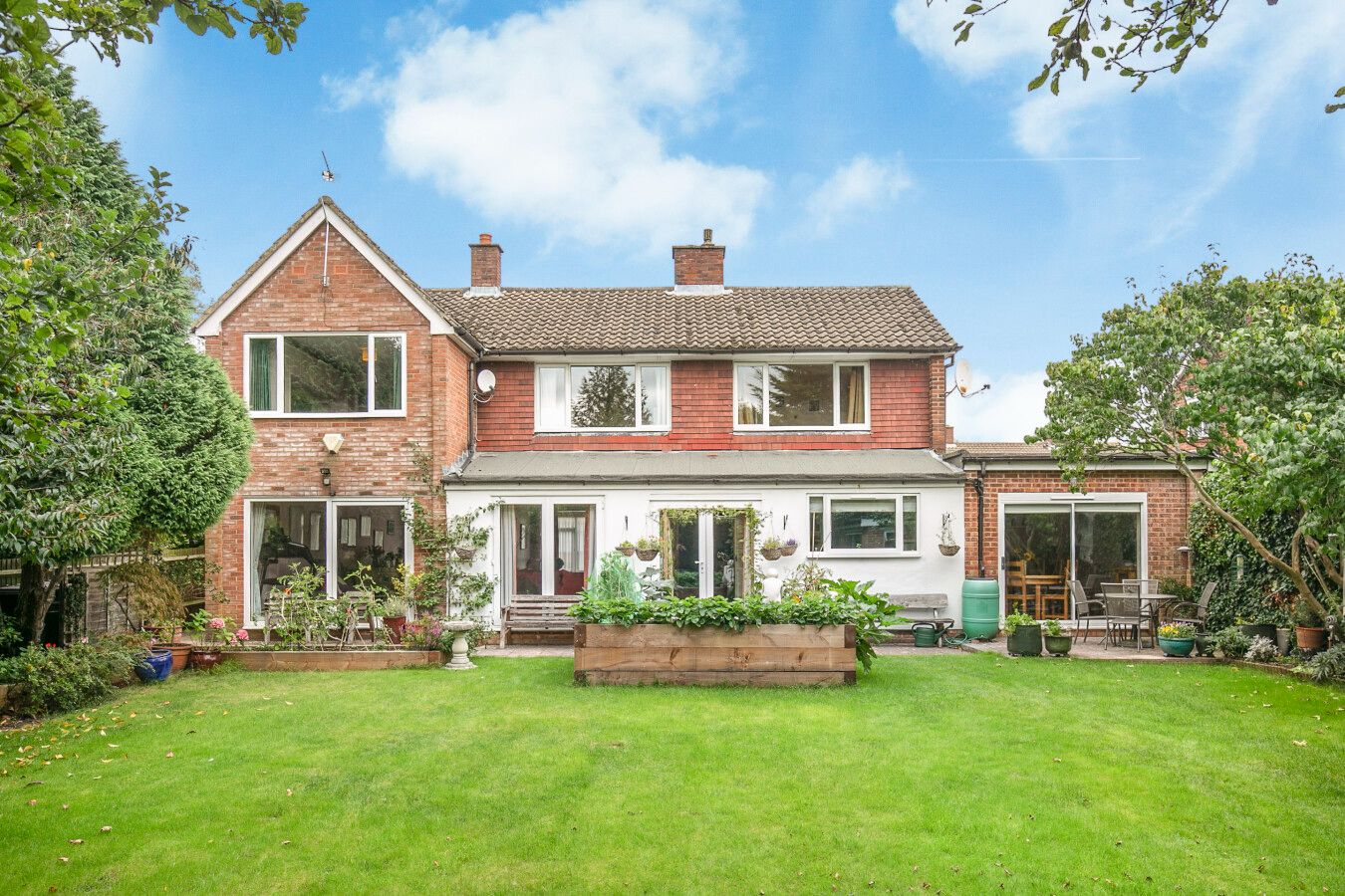 4 bedroom detached house SSTC in Potters Bar - Photograph 28