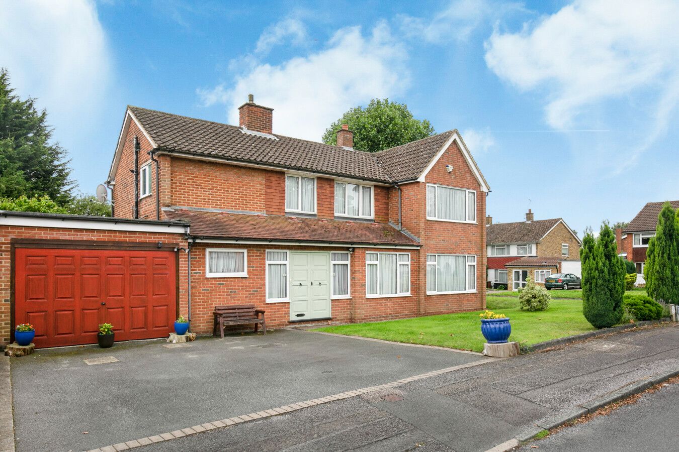 4 bedroom detached house SSTC in Potters Bar - Photograph 35
