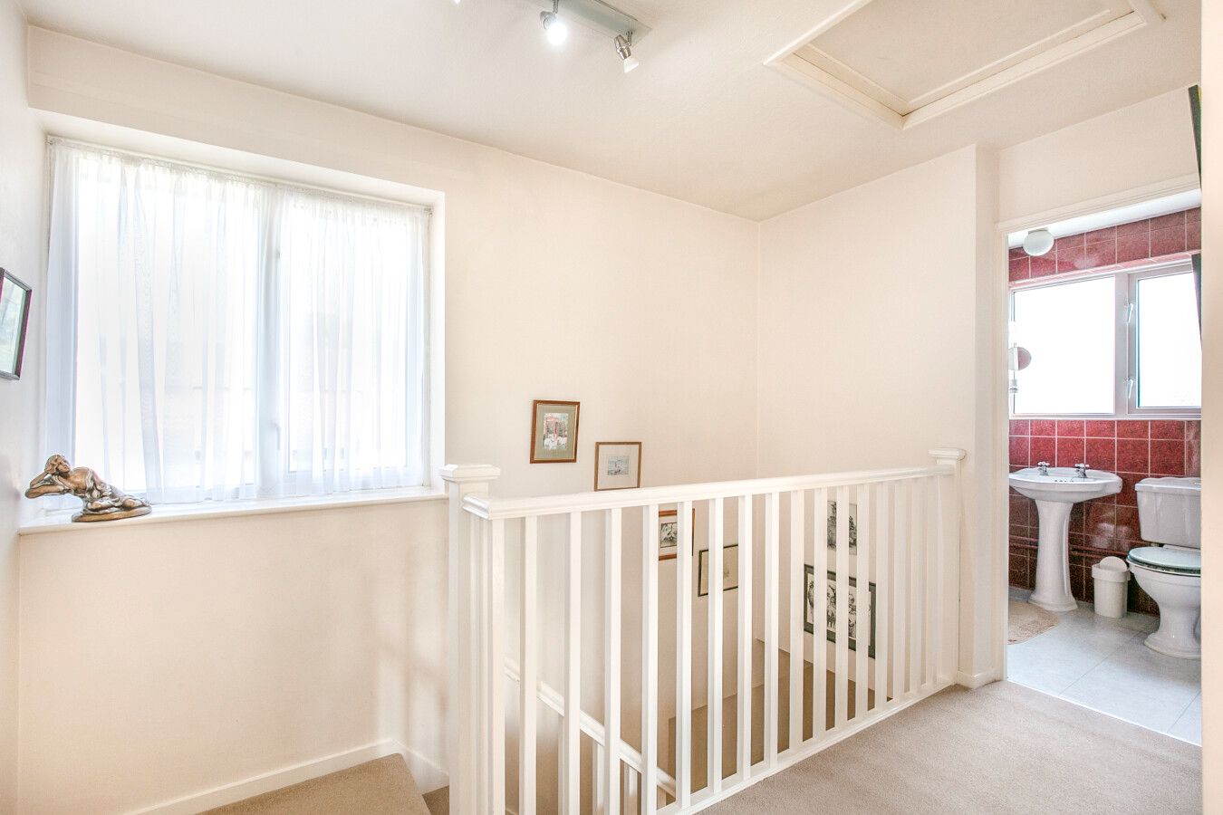 4 bedroom detached house SSTC in Potters Bar - Photograph 14