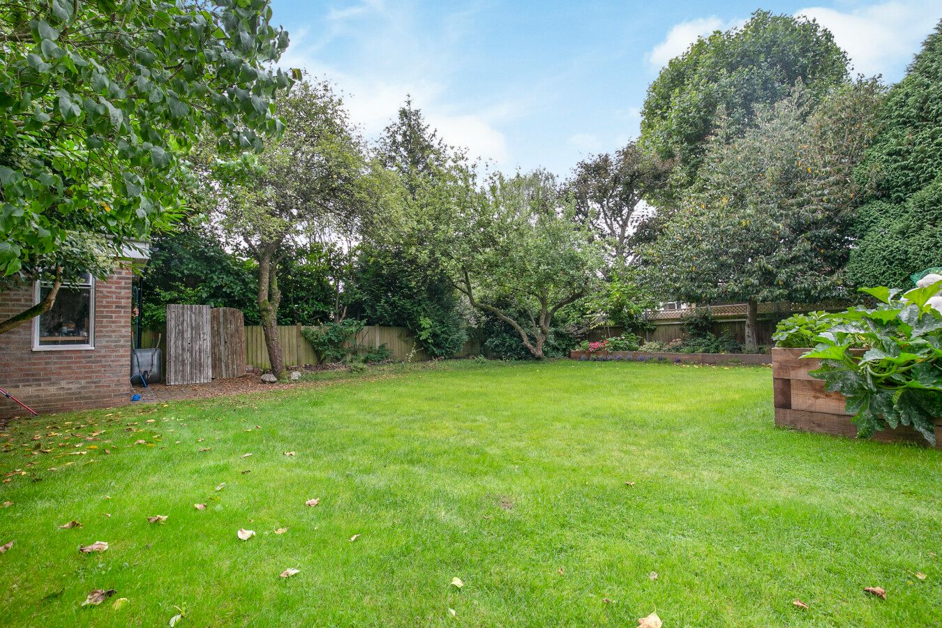 4 bedroom detached house SSTC in Potters Bar - Photograph 29