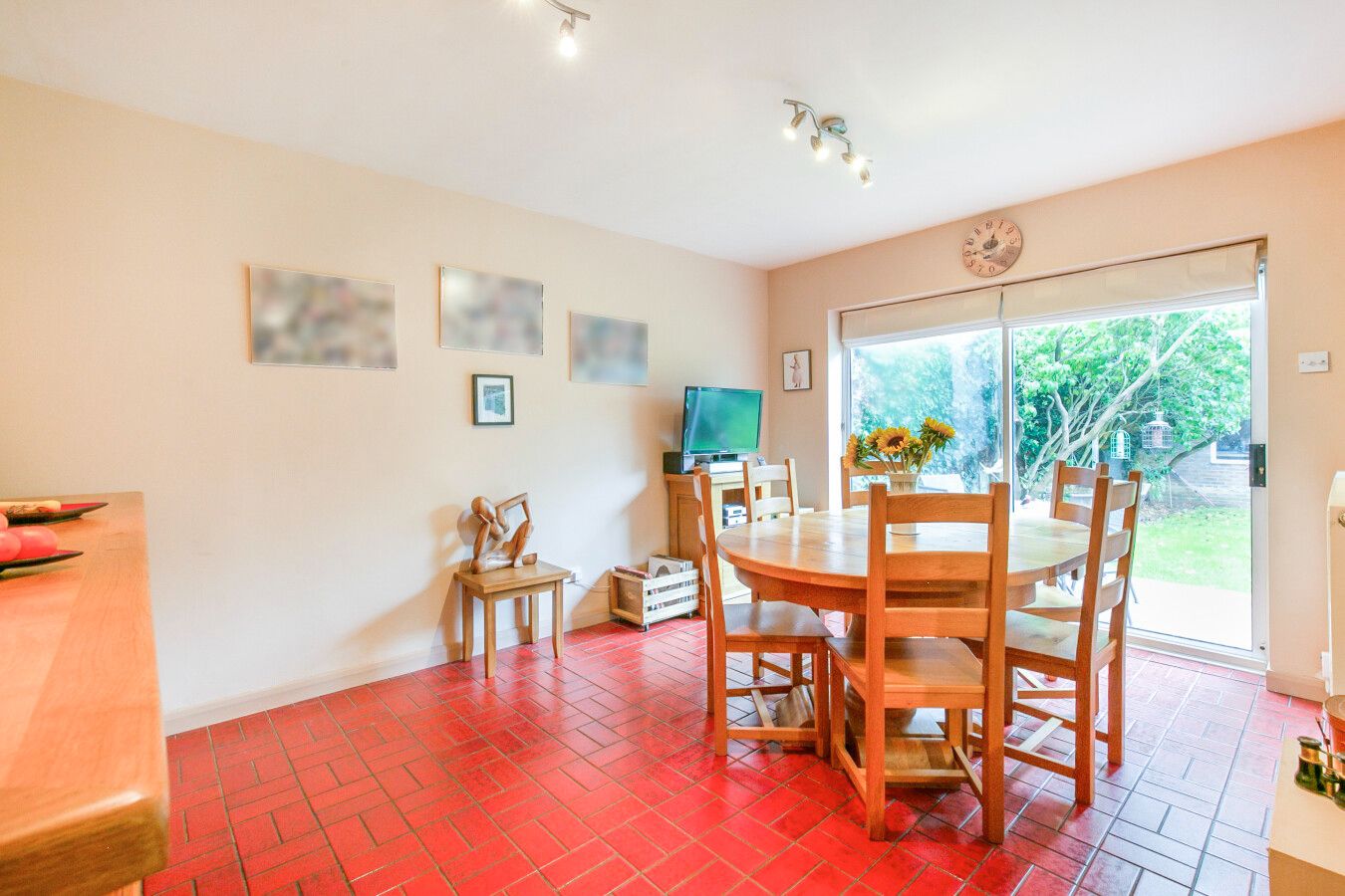 4 bedroom detached house SSTC in Potters Bar - Photograph 8