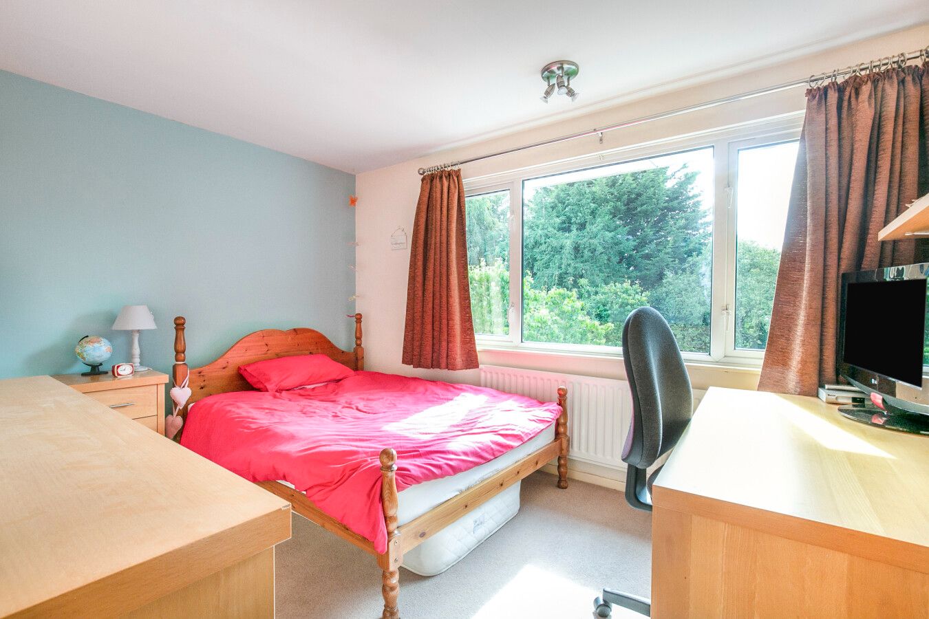 4 bedroom detached house SSTC in Potters Bar - Photograph 10