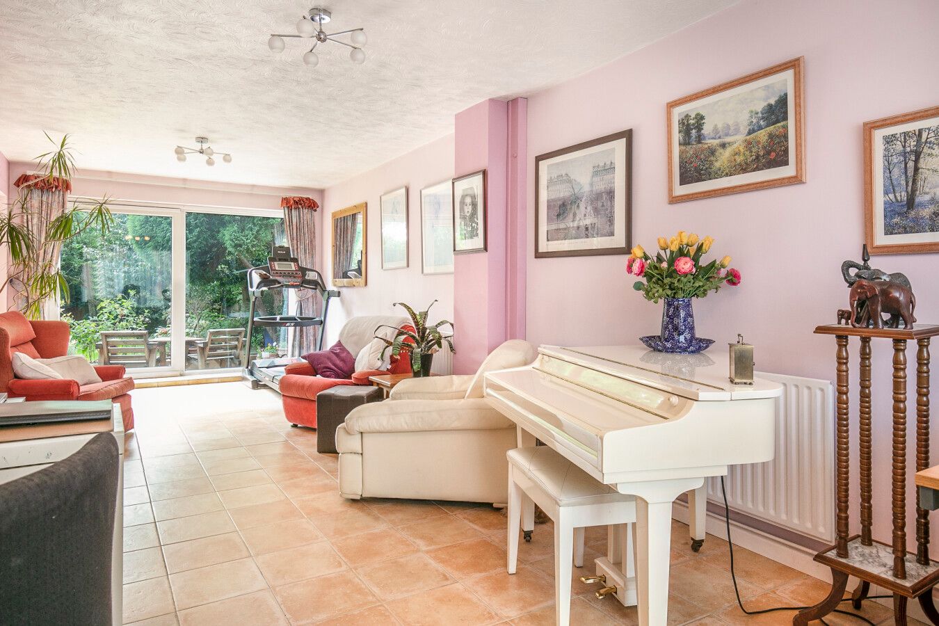 4 bedroom detached house SSTC in Potters Bar - Photograph 22