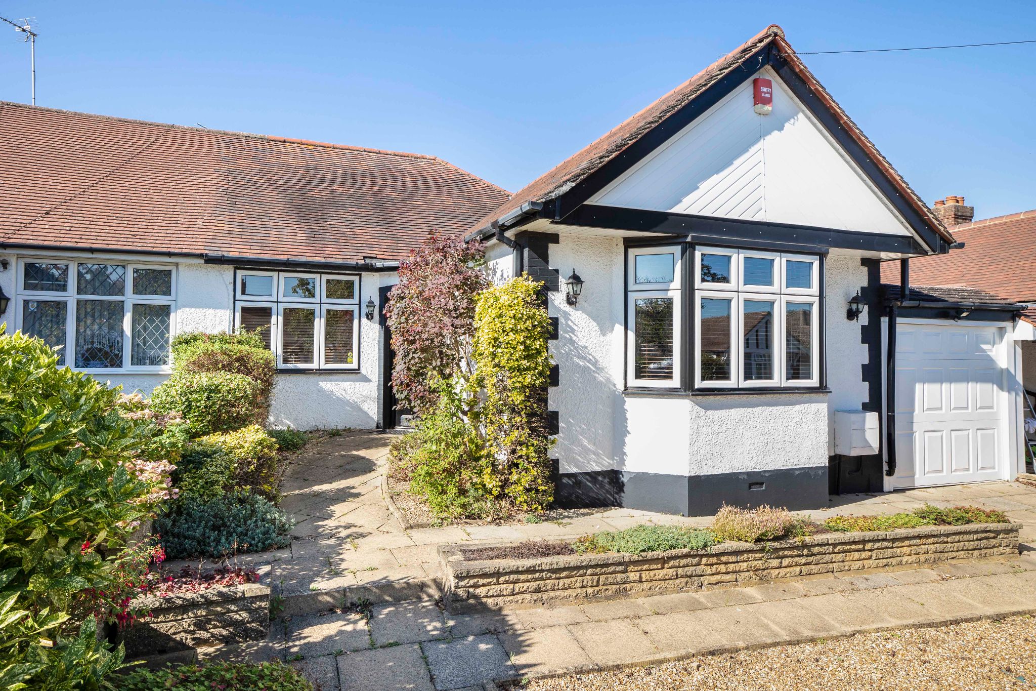3 bedroom semi-detached bungalow Sale Agreed in Potters Bar - Photograph 15