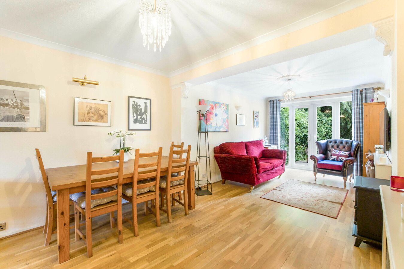4 bedroom semi-detached house SSTC in Welham Green - Photograph 15