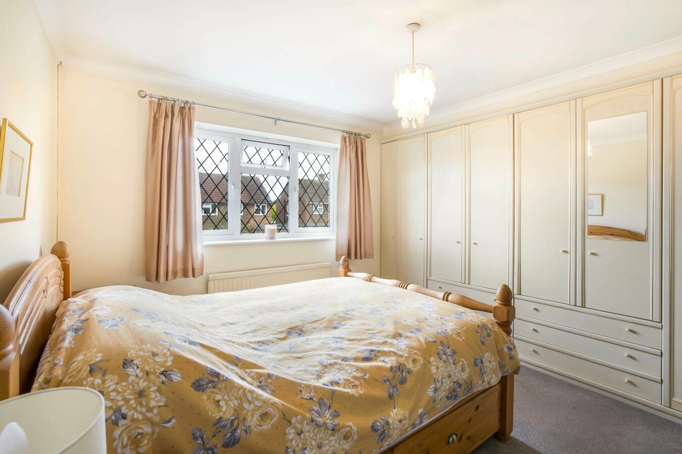 4 bedroom semi-detached house SSTC in Welham Green - Photograph 6