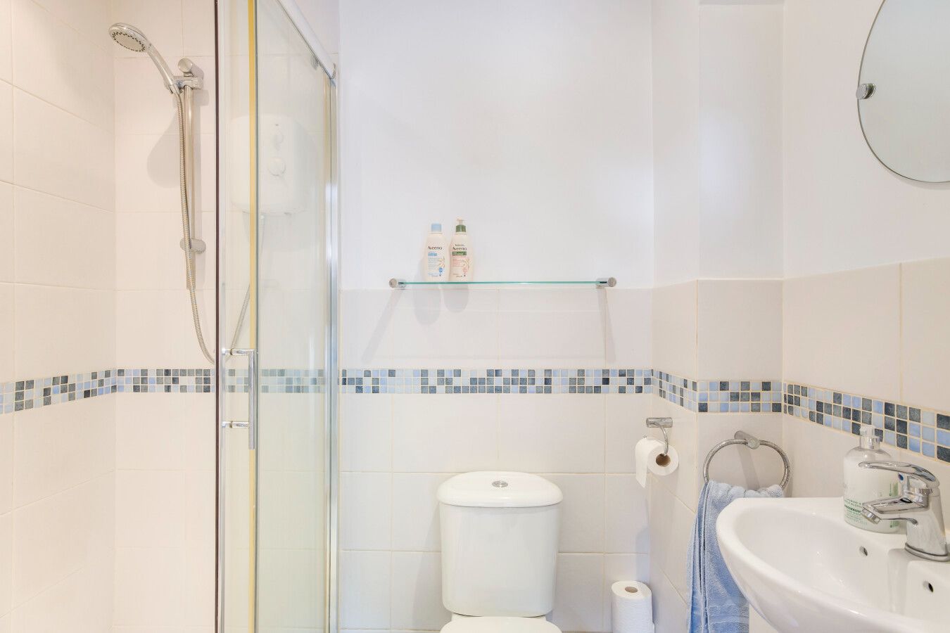 4 bedroom semi-detached house SSTC in Welham Green - Photograph 10