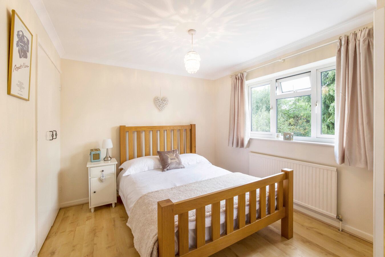 4 bedroom semi-detached house SSTC in Welham Green - Photograph 5