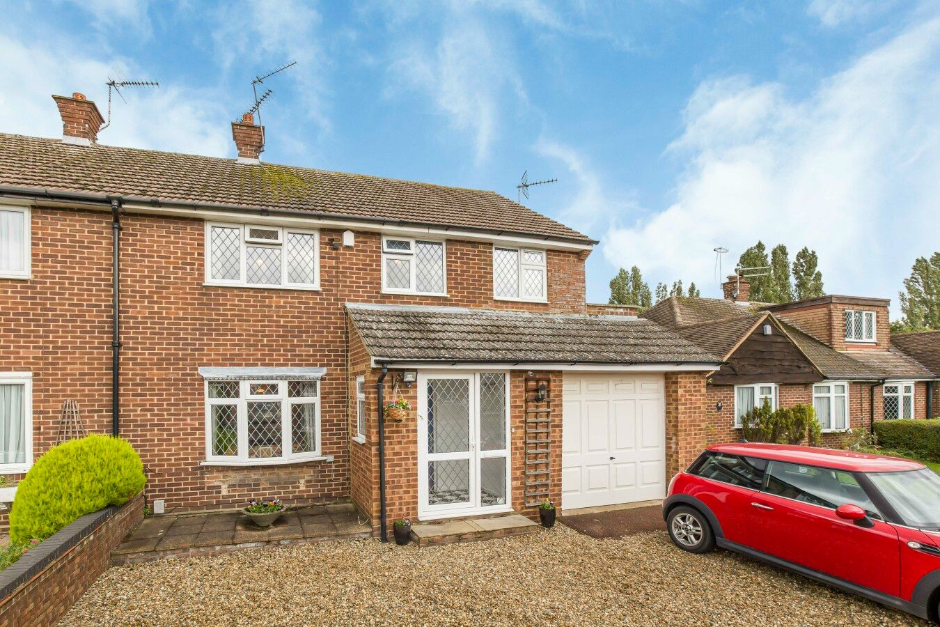 4 bedroom semi-detached house SSTC in Welham Green - Photograph 24