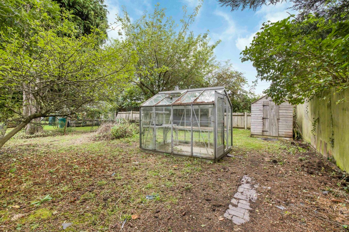 4 bedroom semi-detached house SSTC in Welham Green - Photograph 20