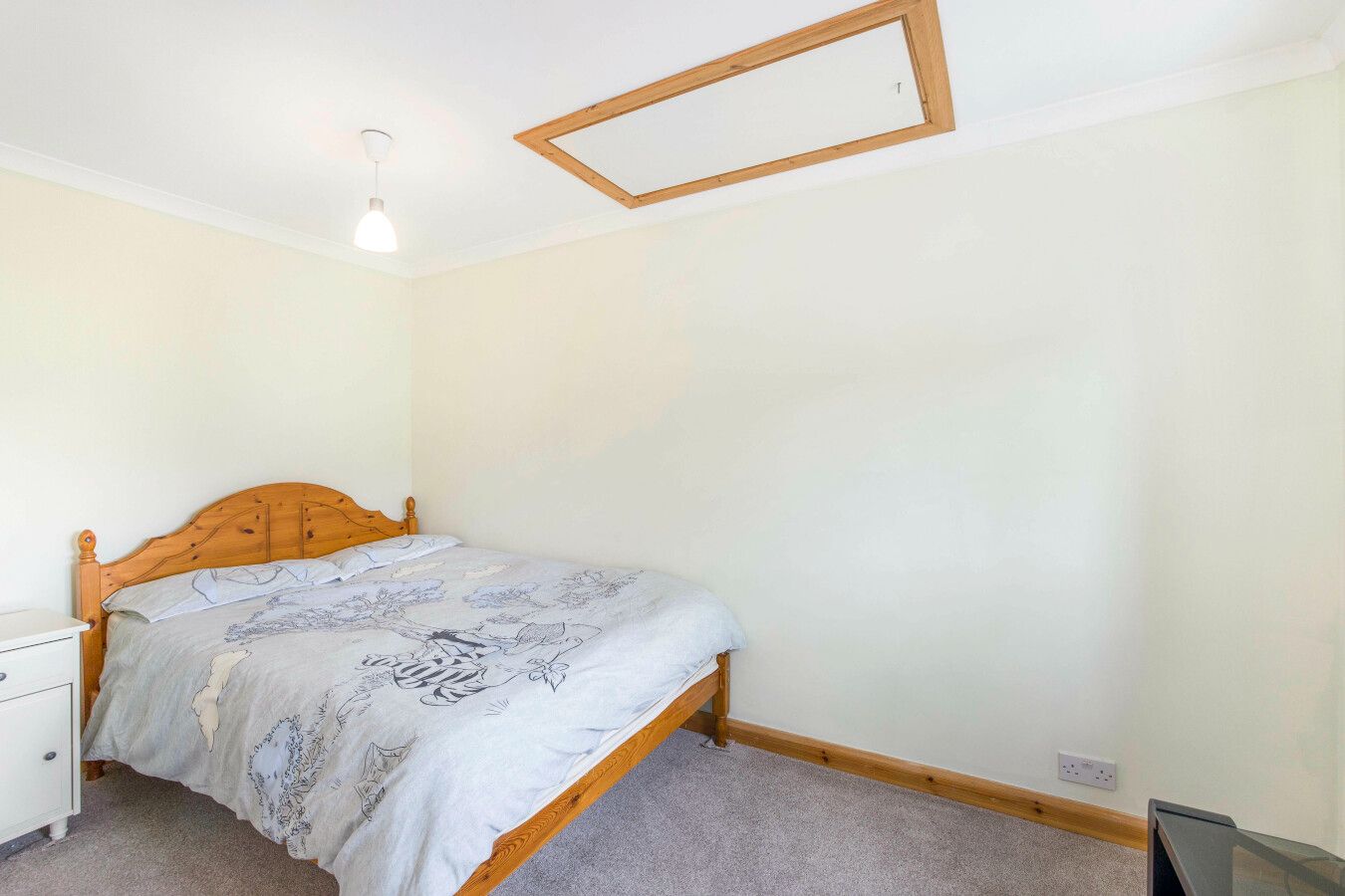 4 bedroom semi-detached house SSTC in Welham Green - Photograph 7