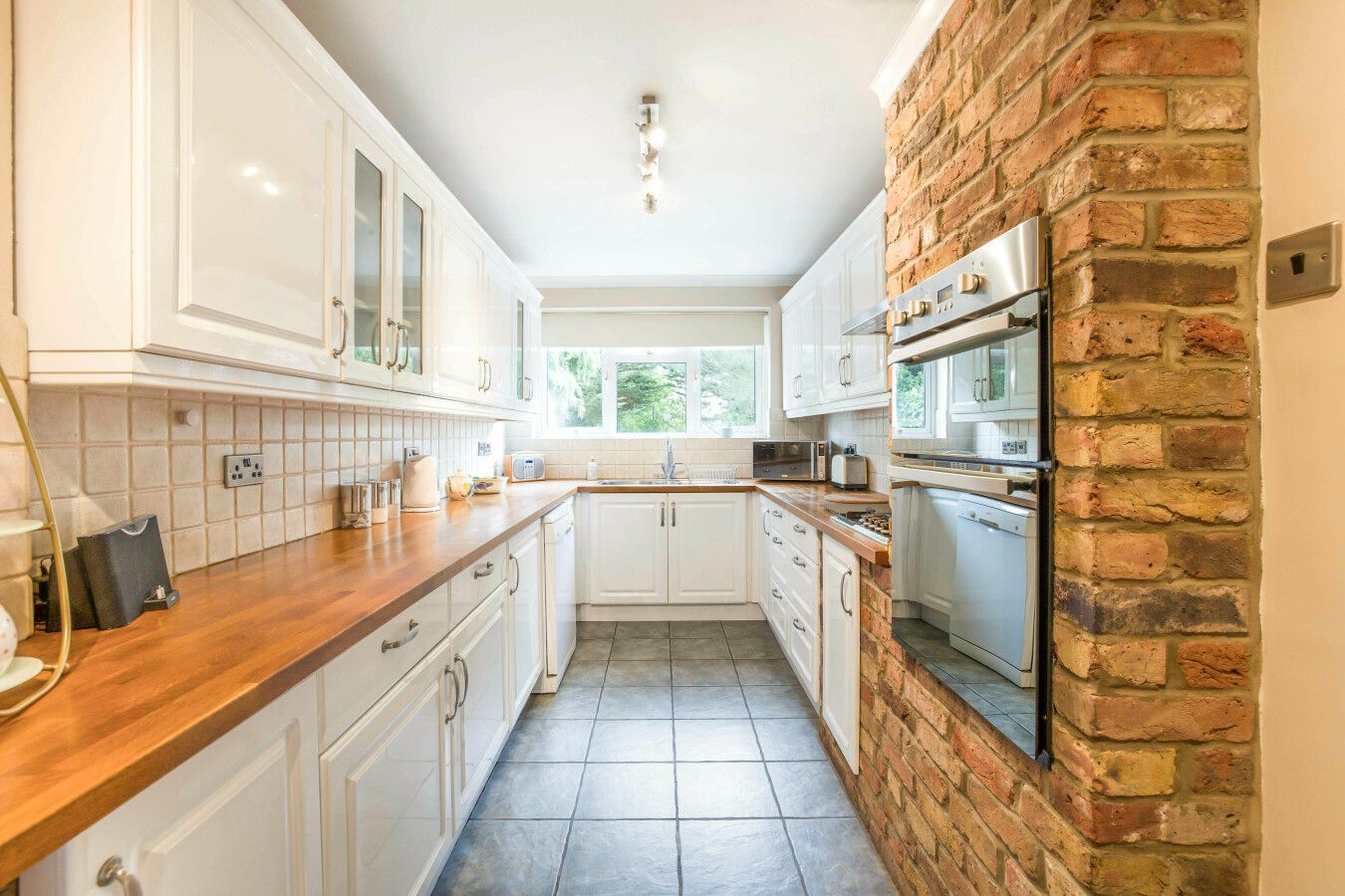 4 bedroom semi-detached house SSTC in Welham Green - Photograph 12
