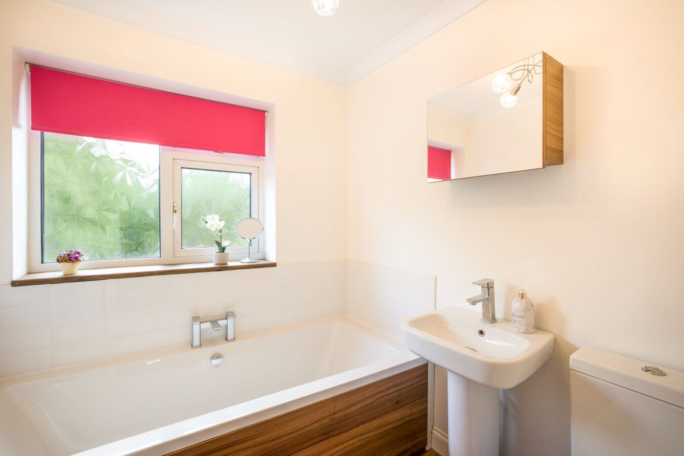 4 bedroom semi-detached house SSTC in Welham Green - Photograph 4