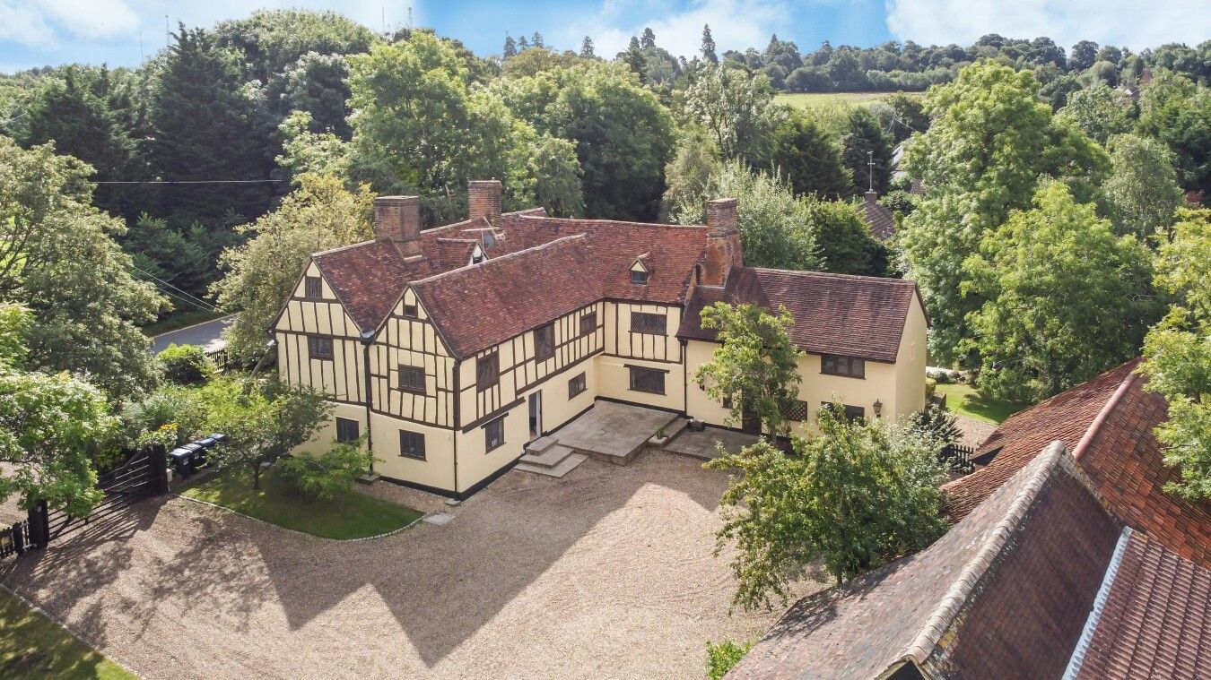 5 bedroom detached house For Sale in Bell Bar - Photograph 1